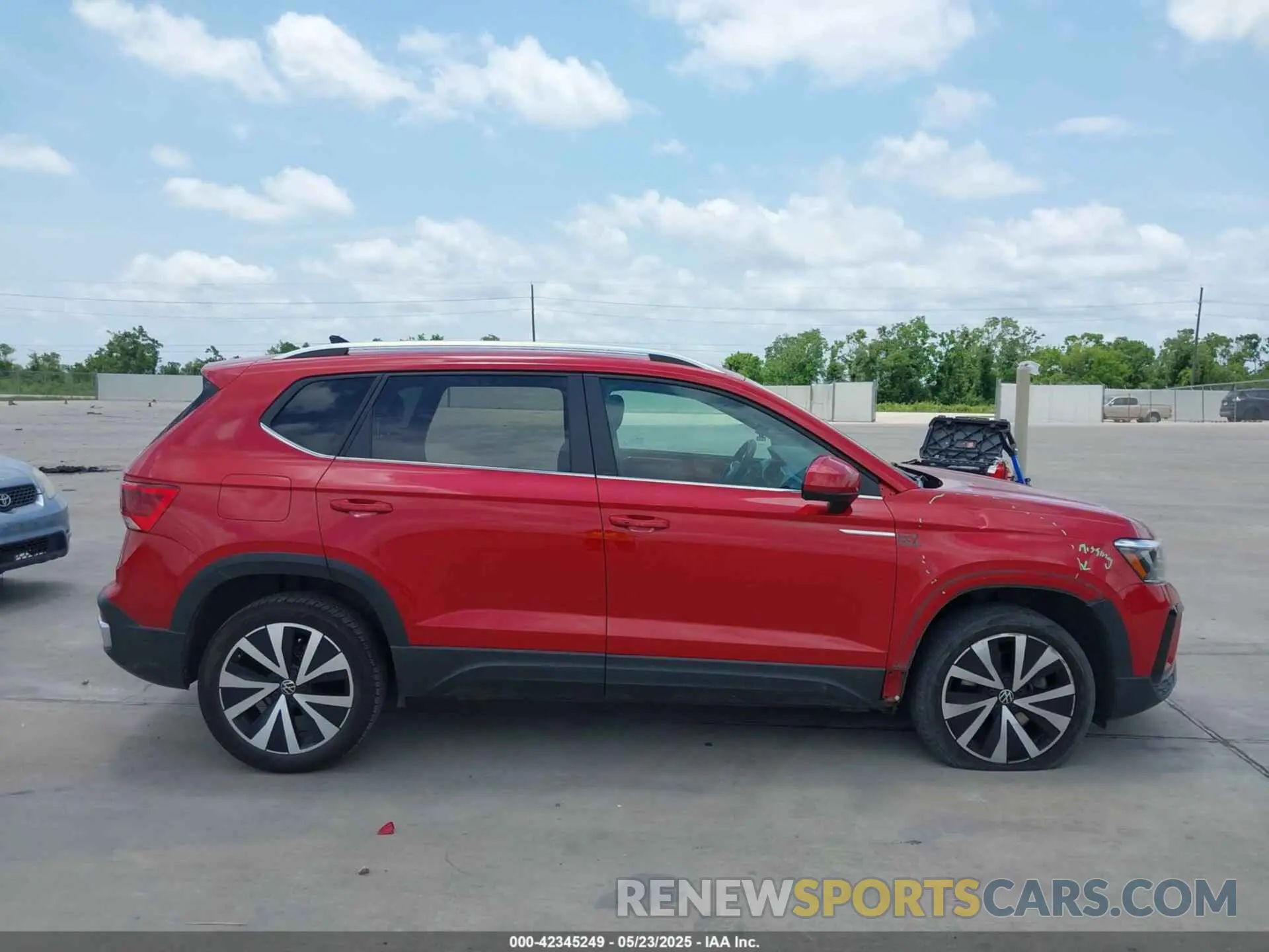 13 Photograph of a damaged car 3VVLX7B29NM038915 VOLKSWAGEN TAOS 2022