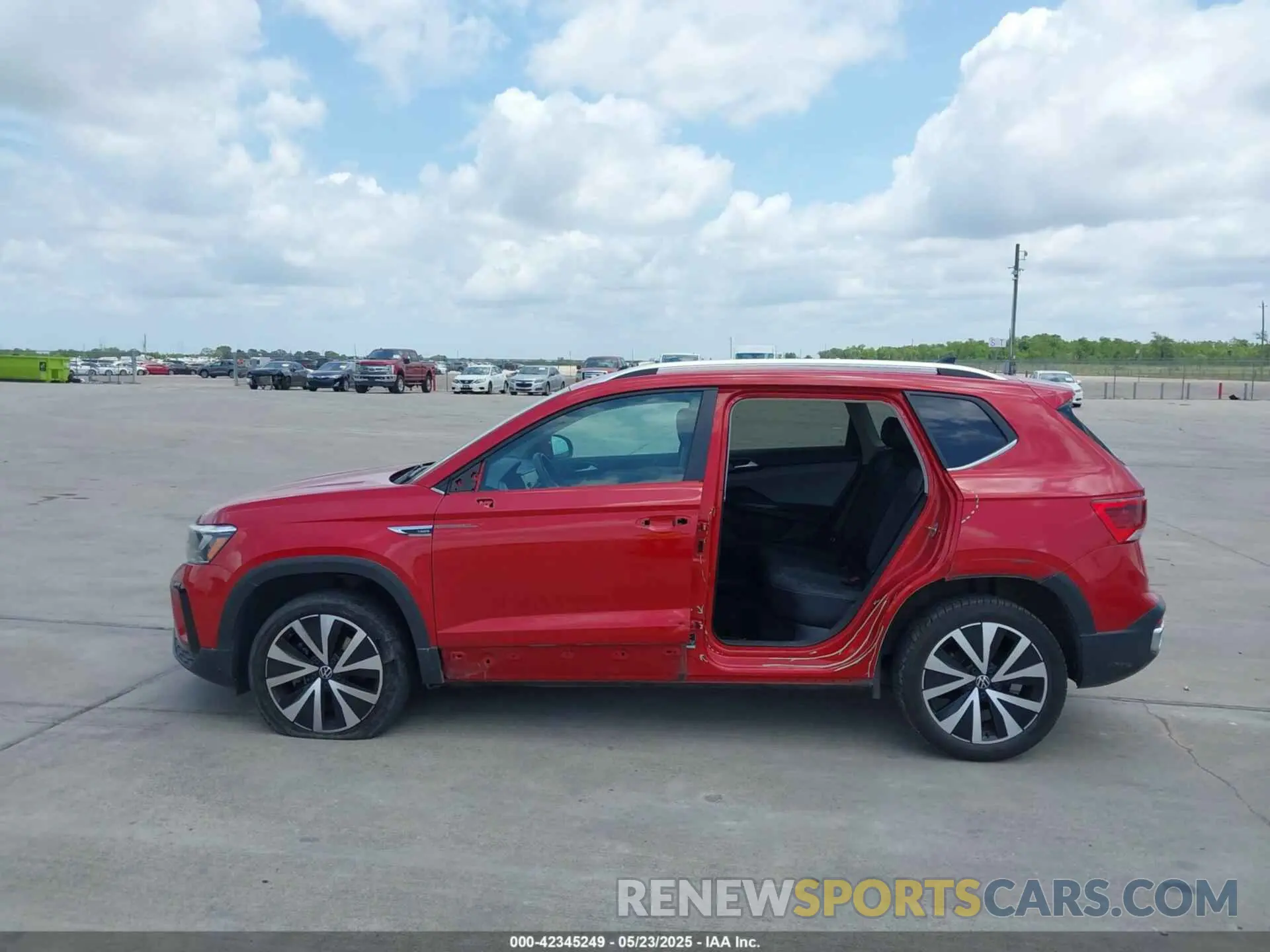 14 Photograph of a damaged car 3VVLX7B29NM038915 VOLKSWAGEN TAOS 2022