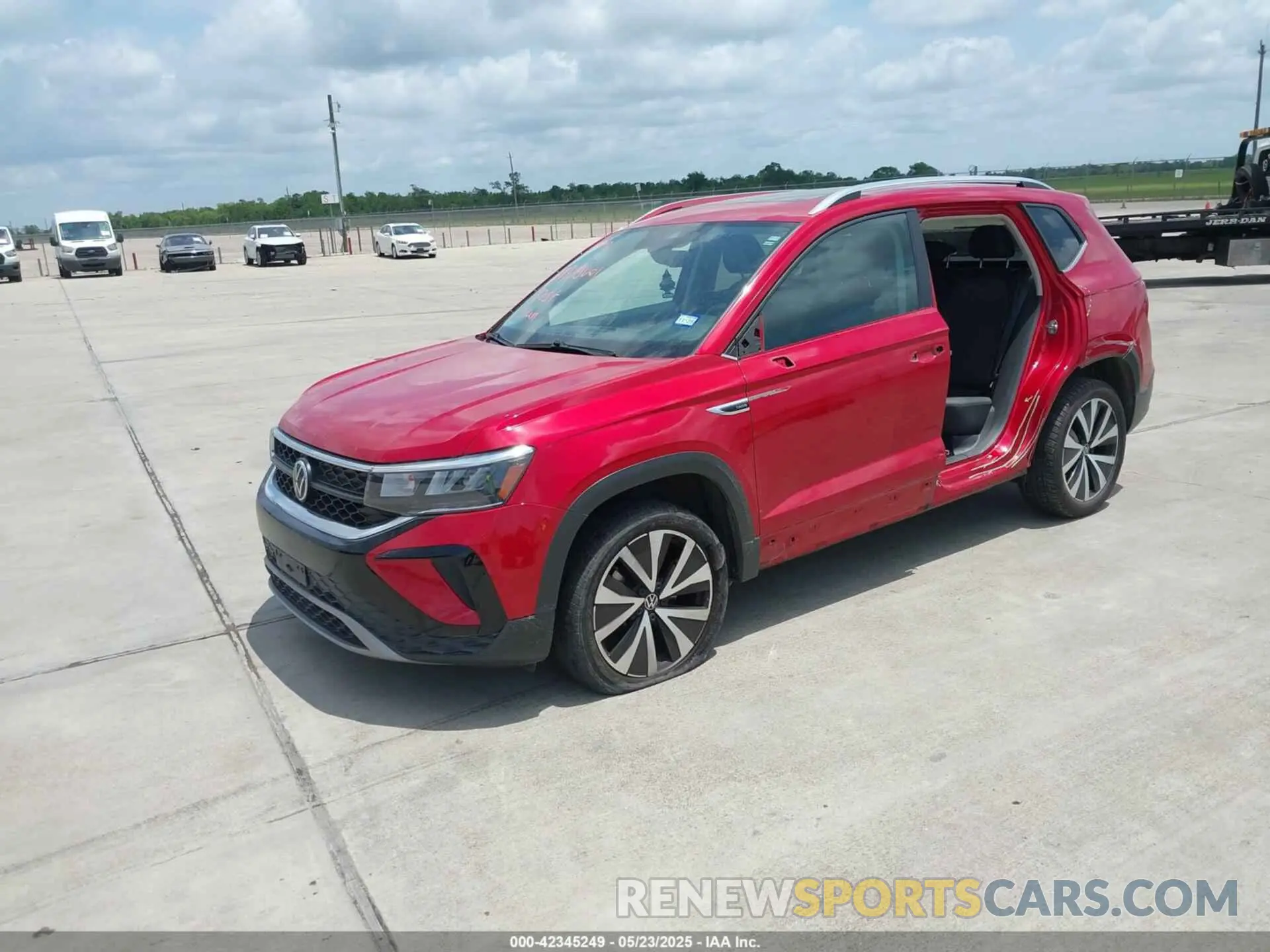 2 Photograph of a damaged car 3VVLX7B29NM038915 VOLKSWAGEN TAOS 2022