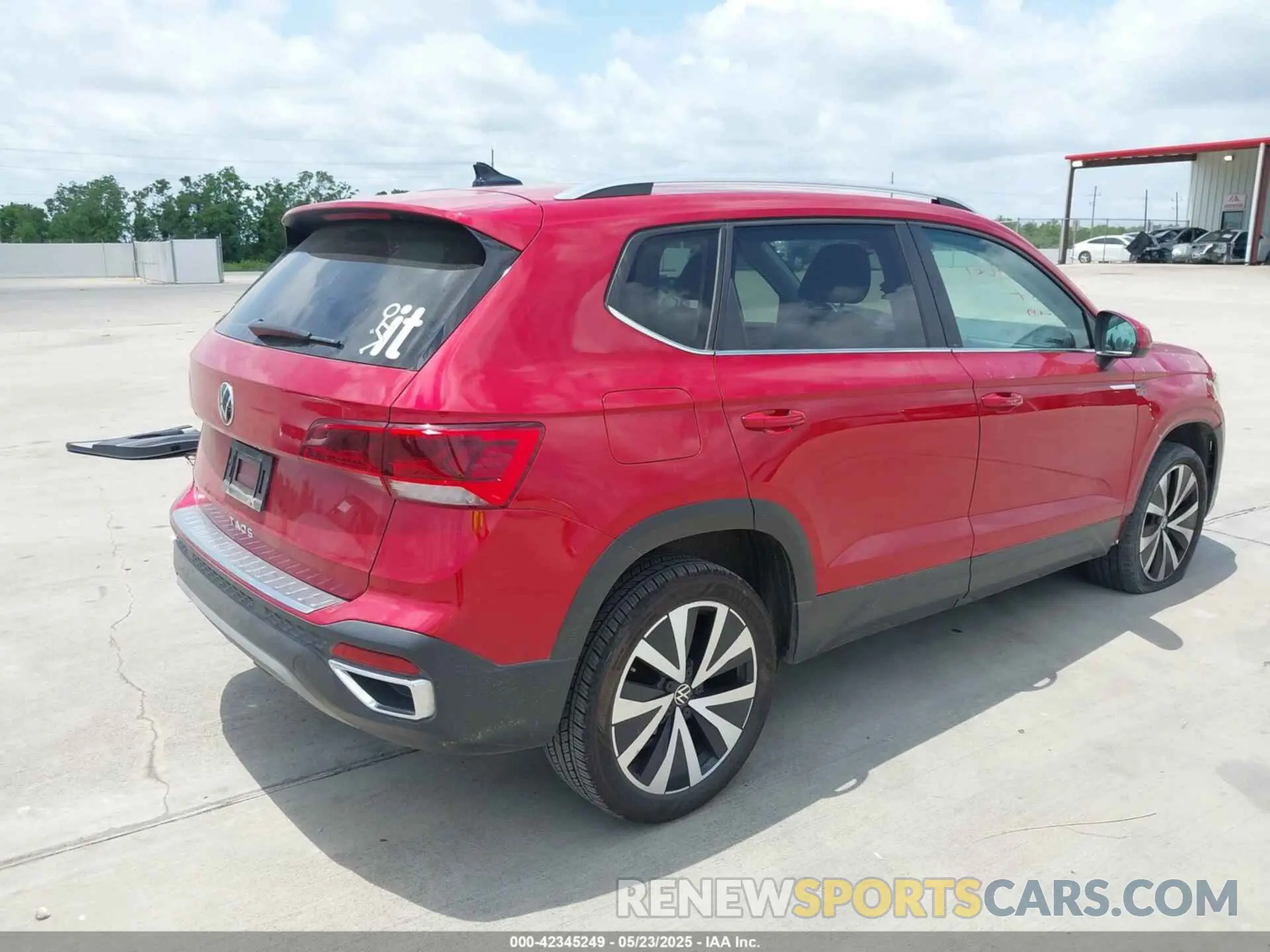 4 Photograph of a damaged car 3VVLX7B29NM038915 VOLKSWAGEN TAOS 2022