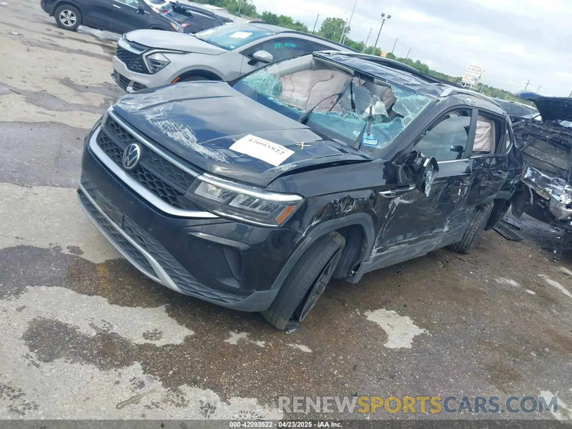 2 Photograph of a damaged car 3VVLX7B2XNM035960 VOLKSWAGEN TAOS 2022