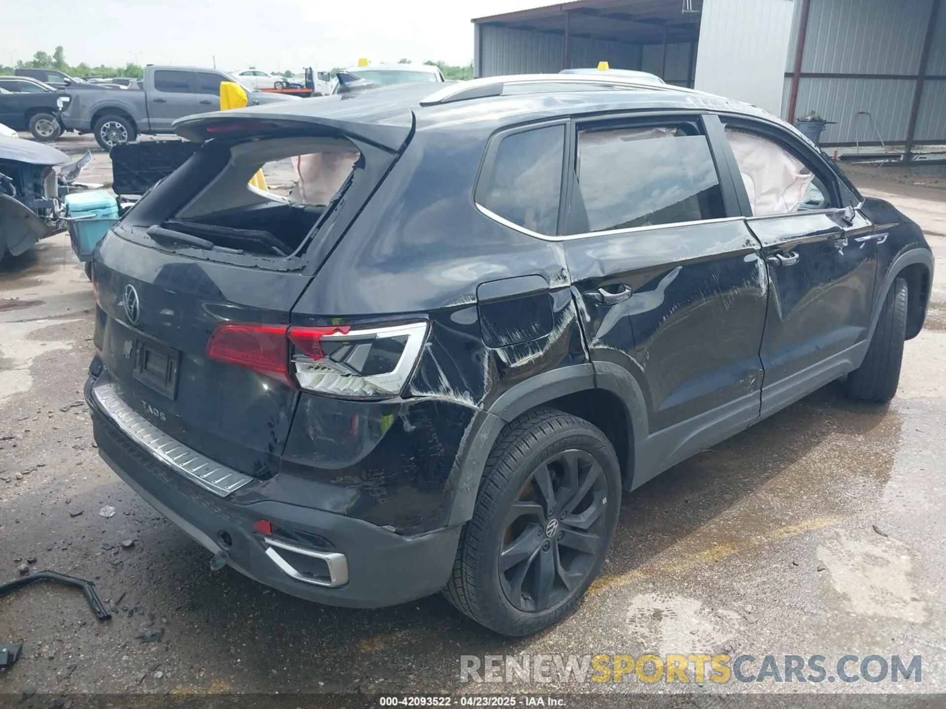4 Photograph of a damaged car 3VVLX7B2XNM035960 VOLKSWAGEN TAOS 2022