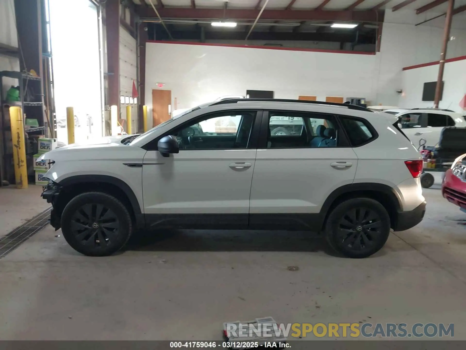 14 Photograph of a damaged car 3VVMX7B24NM036848 VOLKSWAGEN TAOS 2022