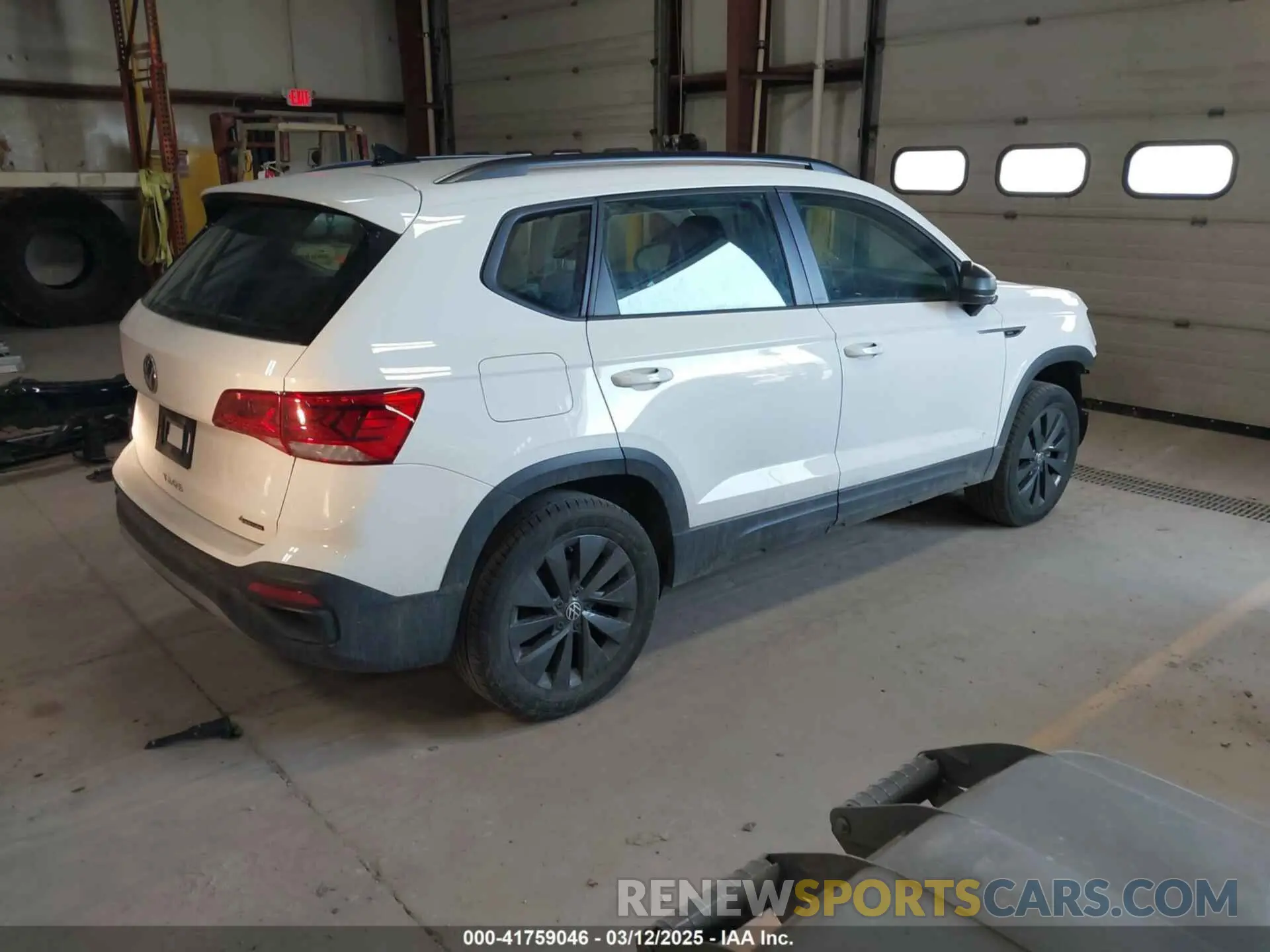 4 Photograph of a damaged car 3VVMX7B24NM036848 VOLKSWAGEN TAOS 2022