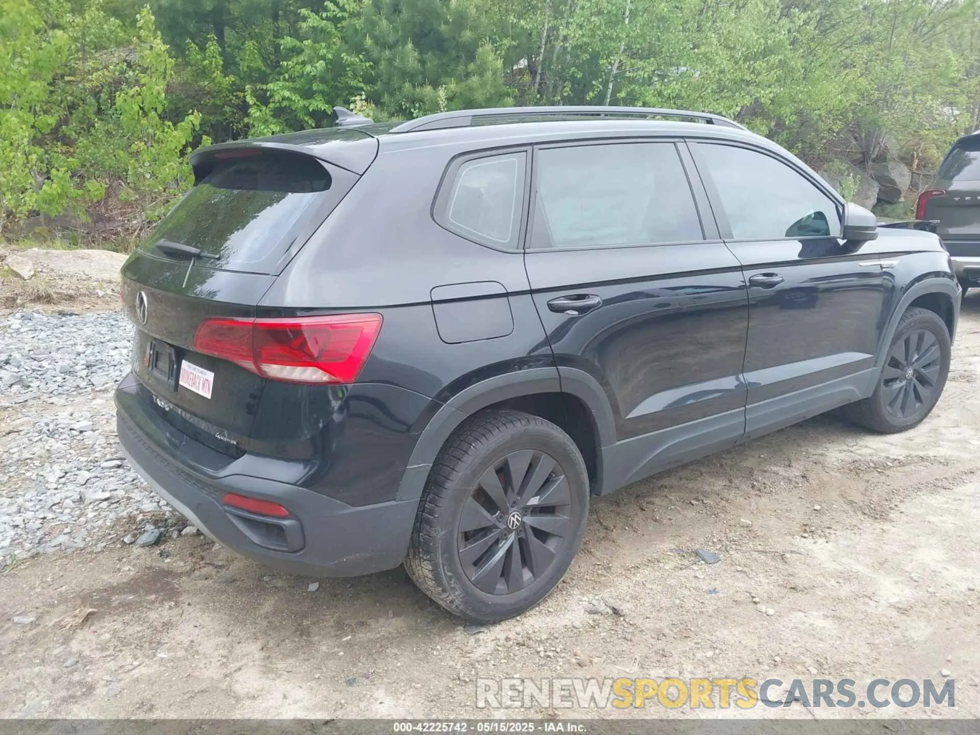 4 Photograph of a damaged car 3VVMX7B28NM021480 VOLKSWAGEN TAOS 2022