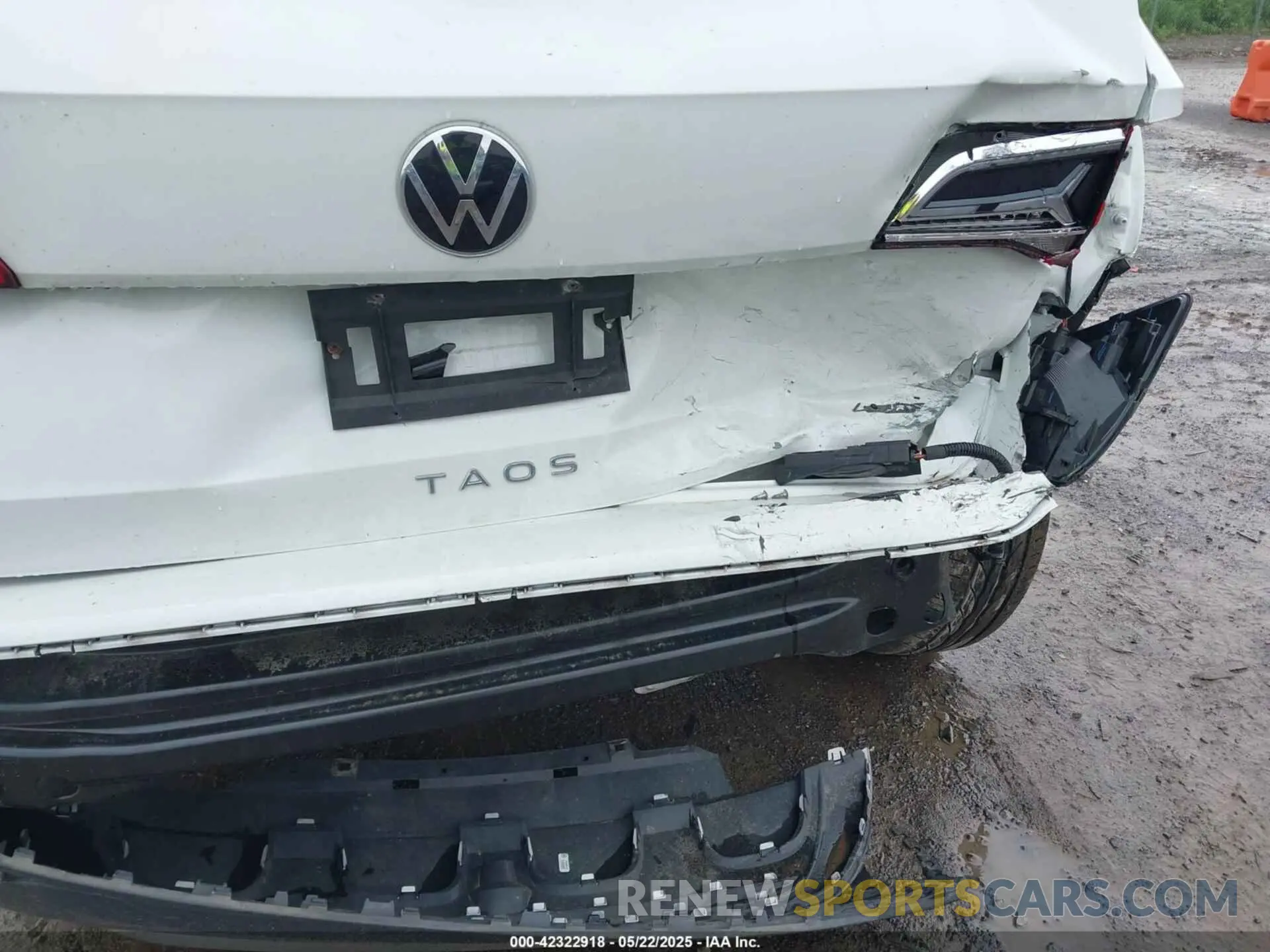 18 Photograph of a damaged car 3VVPX7B25NM010658 VOLKSWAGEN TAOS 2022