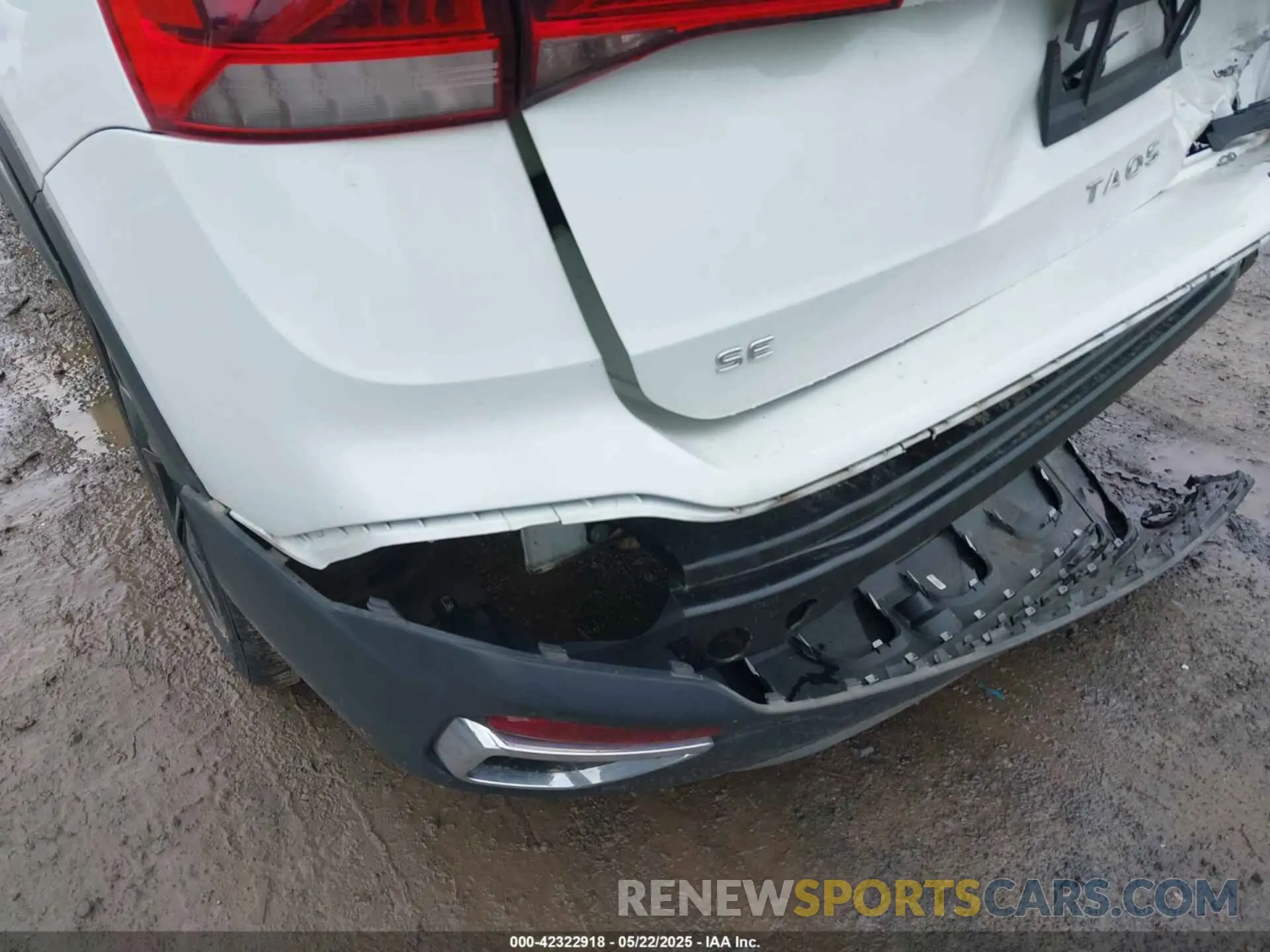 19 Photograph of a damaged car 3VVPX7B25NM010658 VOLKSWAGEN TAOS 2022