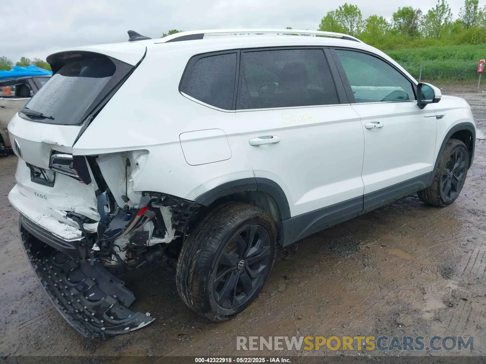 4 Photograph of a damaged car 3VVPX7B25NM010658 VOLKSWAGEN TAOS 2022