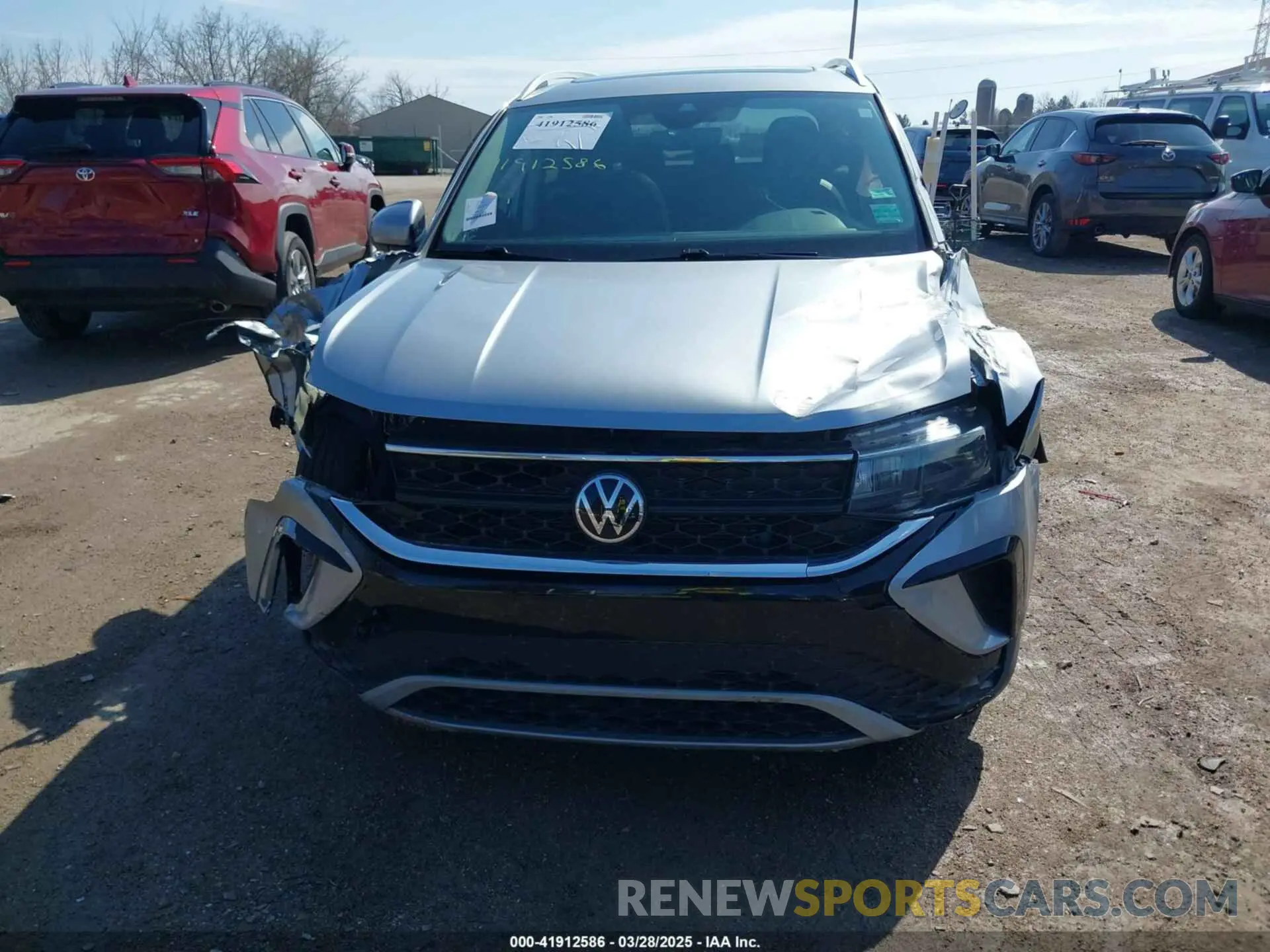 11 Photograph of a damaged car 3VVPX7B26NM033169 VOLKSWAGEN TAOS 2022