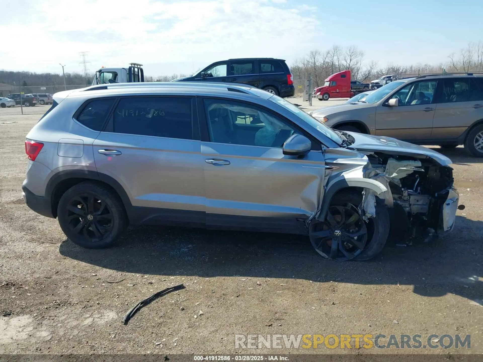 12 Photograph of a damaged car 3VVPX7B26NM033169 VOLKSWAGEN TAOS 2022