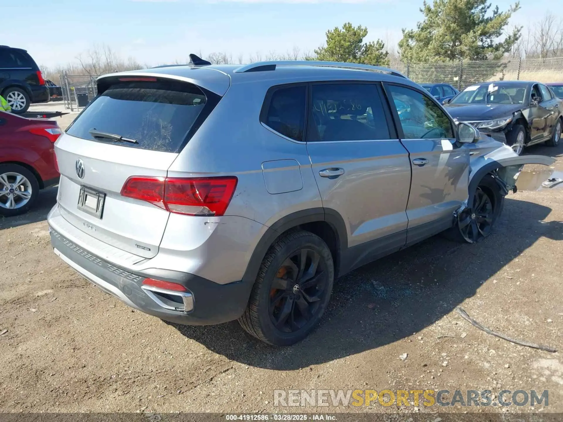 4 Photograph of a damaged car 3VVPX7B26NM033169 VOLKSWAGEN TAOS 2022