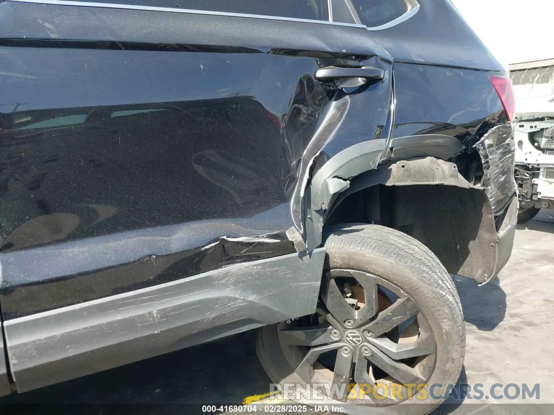 18 Photograph of a damaged car 3VVRX7B20NM028624 VOLKSWAGEN TAOS 2022
