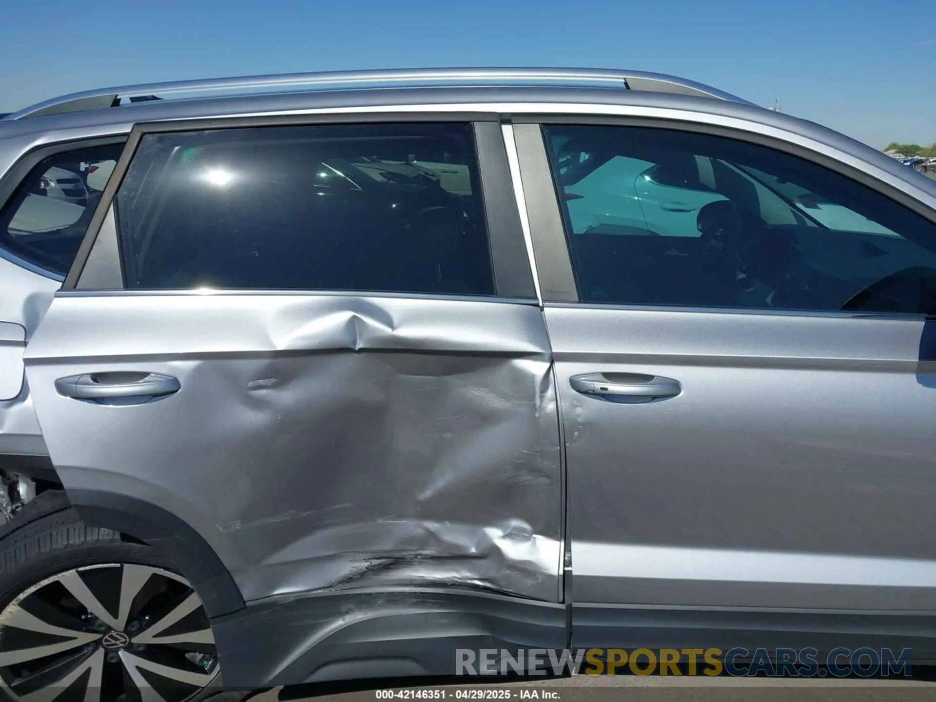 14 Photograph of a damaged car 3VVRX7B20NM100096 VOLKSWAGEN TAOS 2022