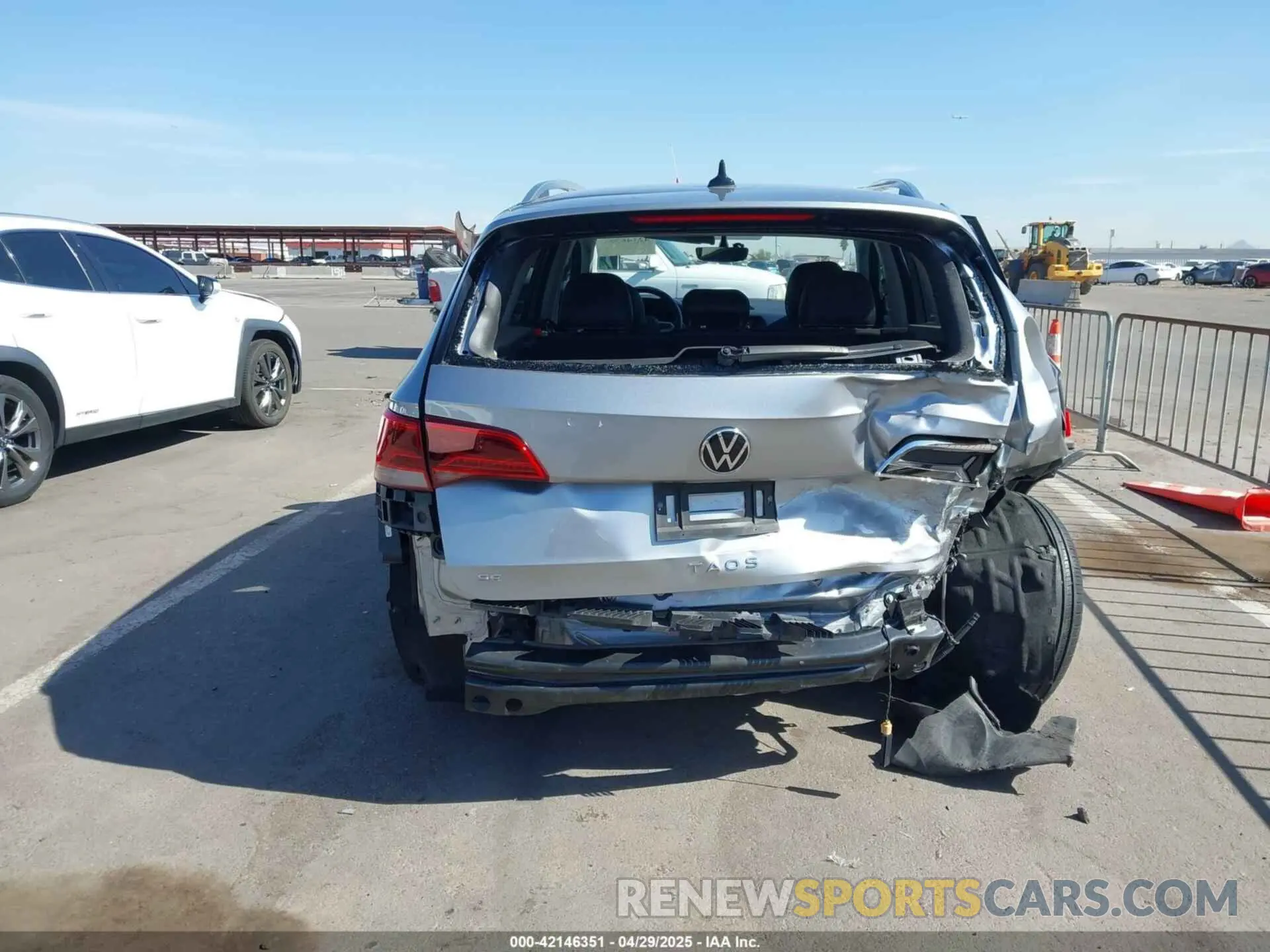 17 Photograph of a damaged car 3VVRX7B20NM100096 VOLKSWAGEN TAOS 2022