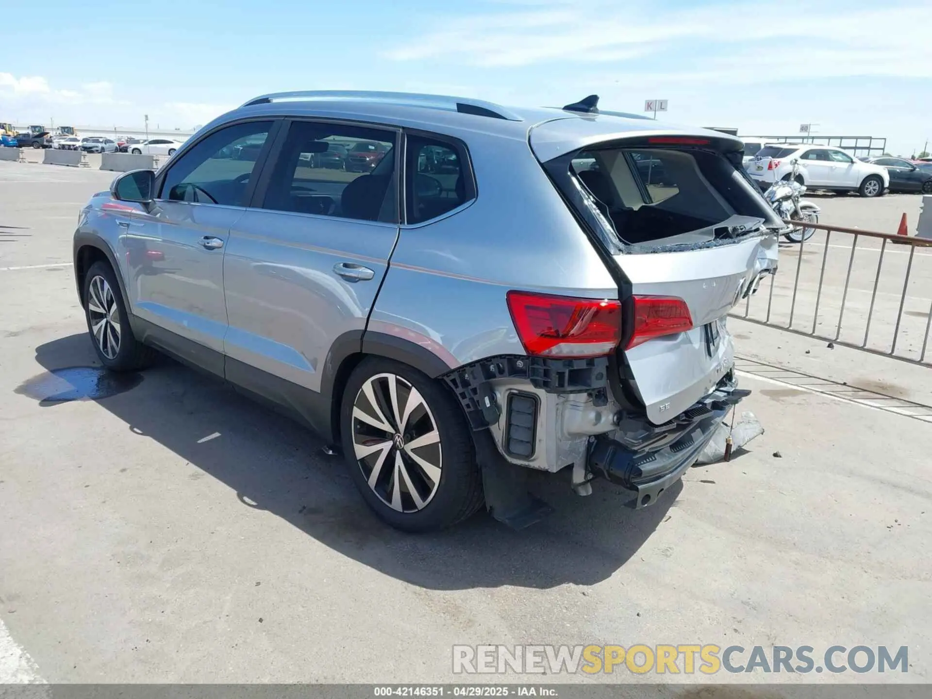 3 Photograph of a damaged car 3VVRX7B20NM100096 VOLKSWAGEN TAOS 2022