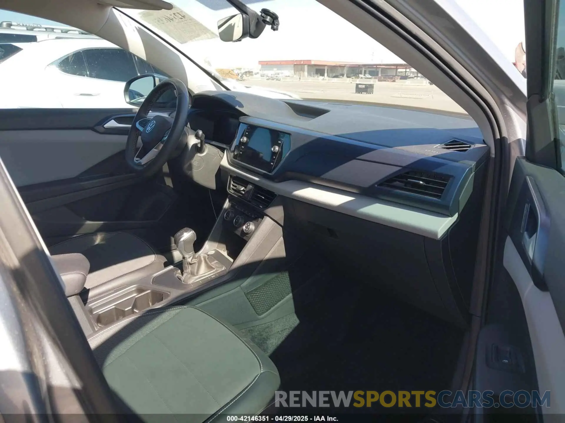 5 Photograph of a damaged car 3VVRX7B20NM100096 VOLKSWAGEN TAOS 2022