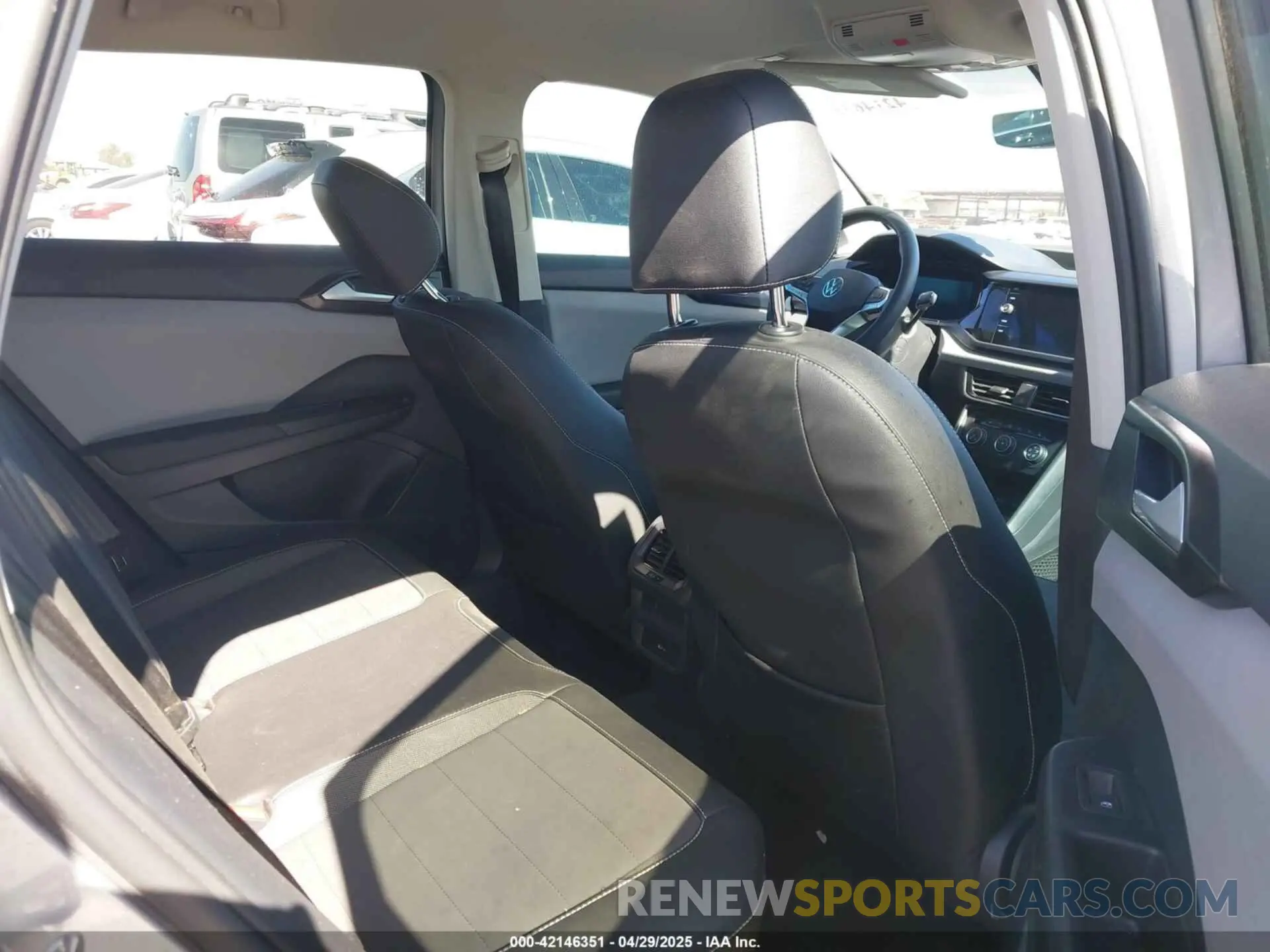 8 Photograph of a damaged car 3VVRX7B20NM100096 VOLKSWAGEN TAOS 2022