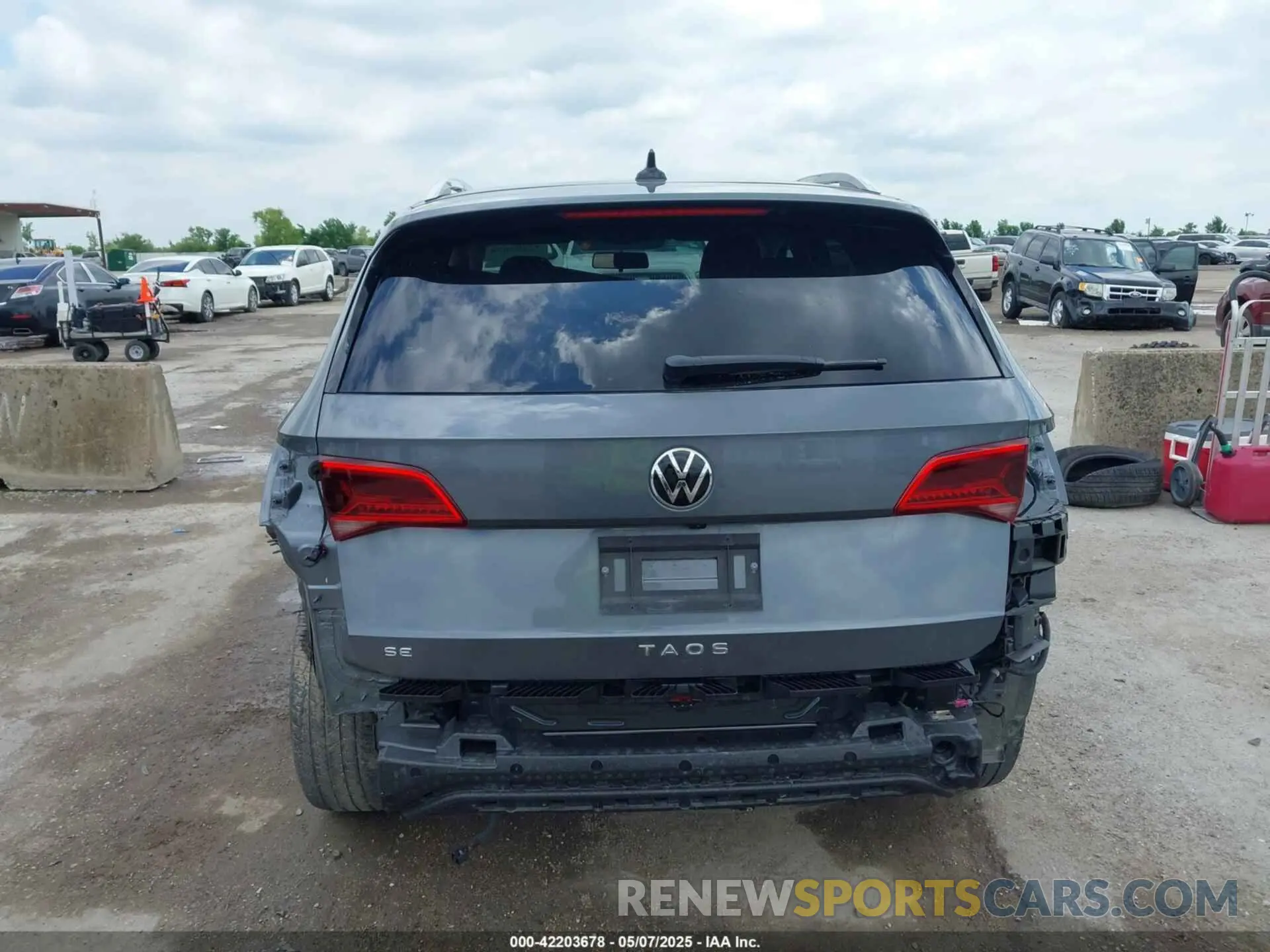 16 Photograph of a damaged car 3VVRX7B22NM036448 VOLKSWAGEN TAOS 2022