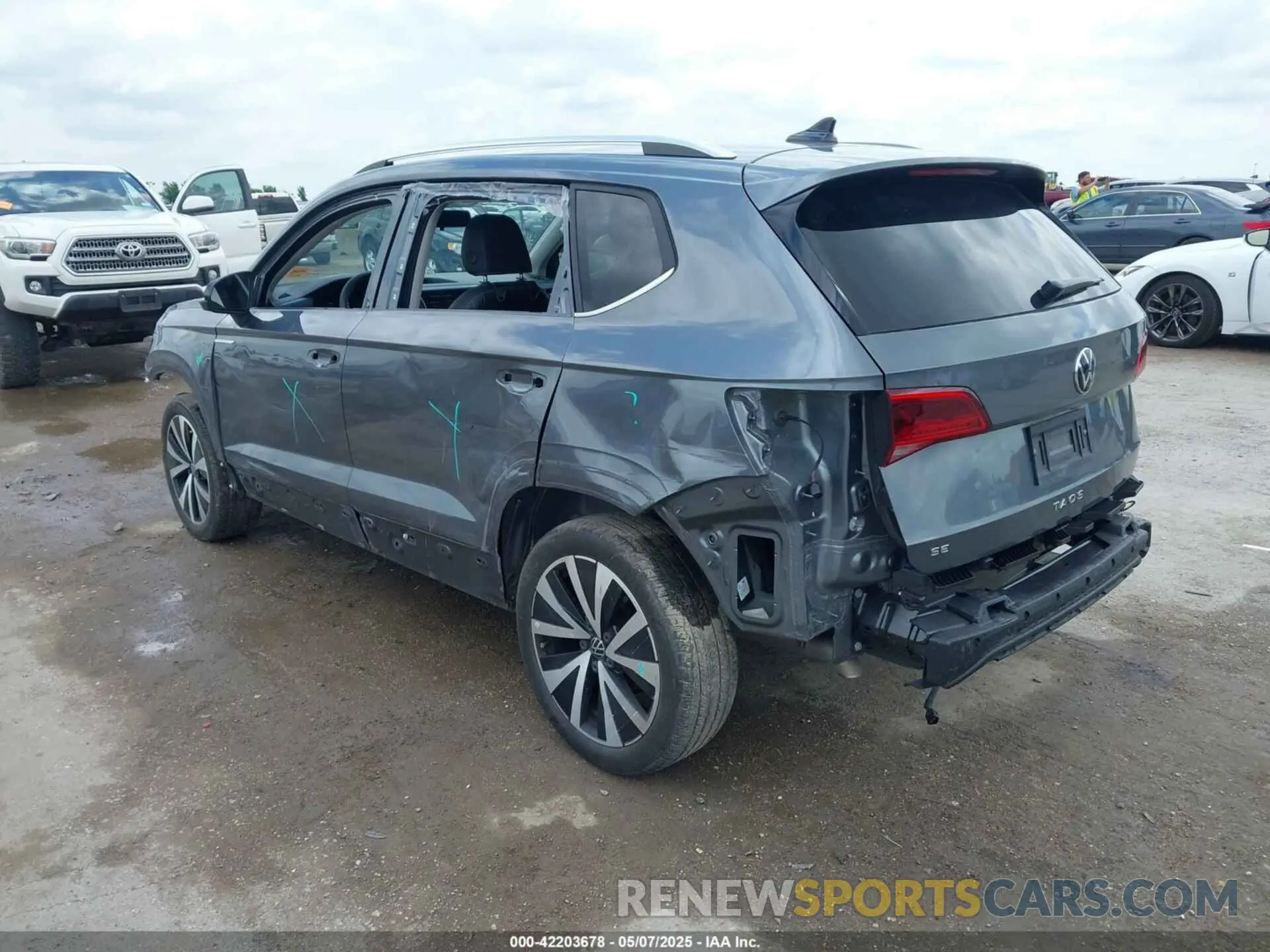 3 Photograph of a damaged car 3VVRX7B22NM036448 VOLKSWAGEN TAOS 2022