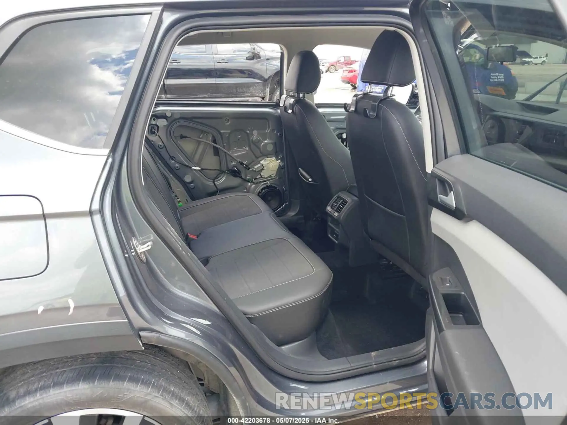 8 Photograph of a damaged car 3VVRX7B22NM036448 VOLKSWAGEN TAOS 2022