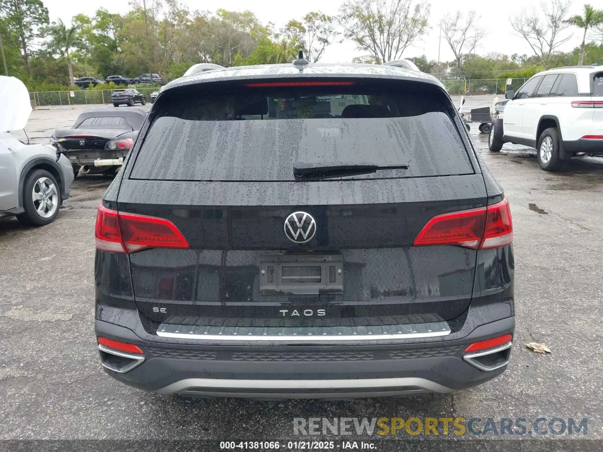 17 Photograph of a damaged car 3VVRX7B22NM059986 VOLKSWAGEN TAOS 2022