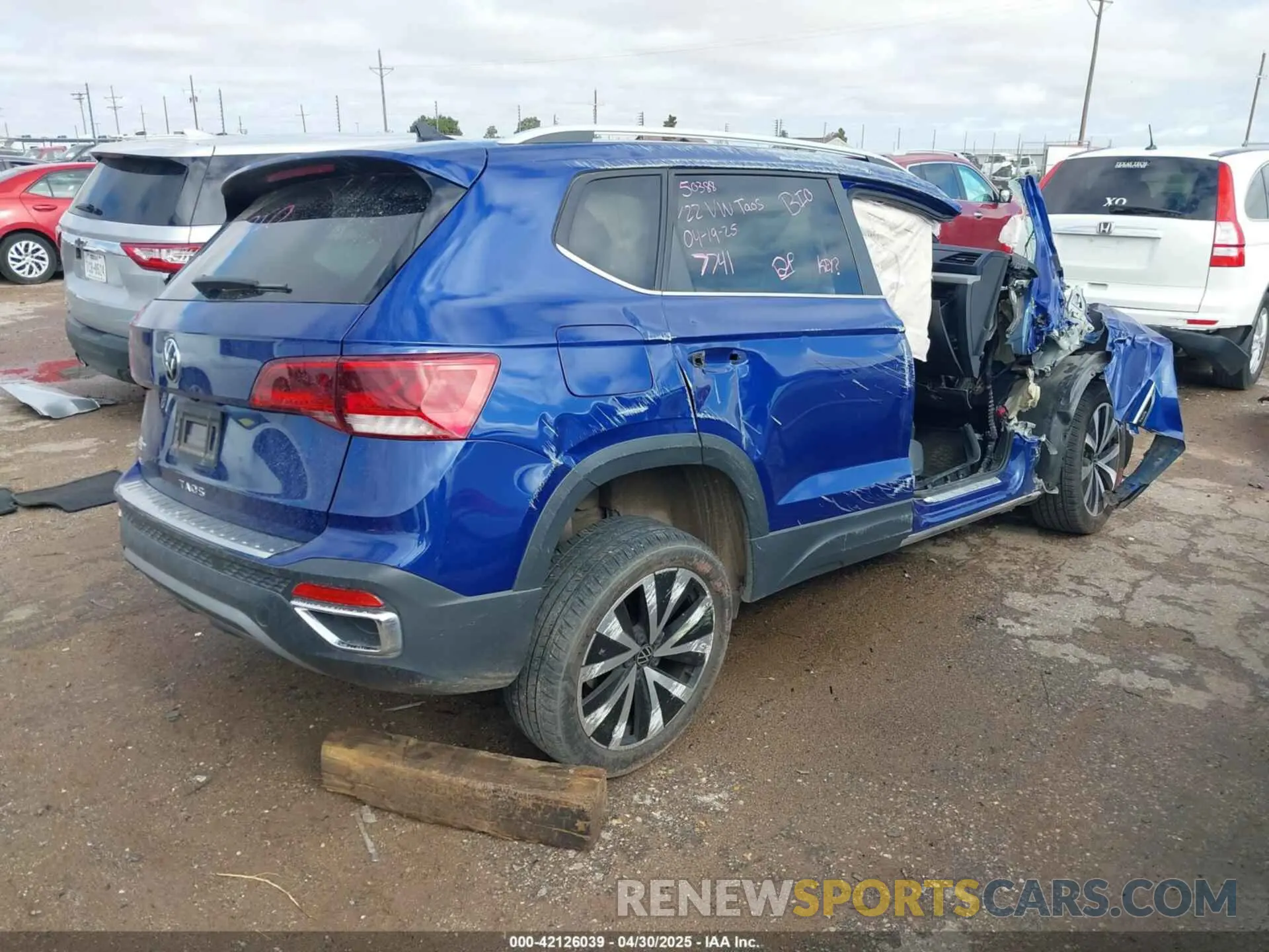 4 Photograph of a damaged car 3VVRX7B22NM087741 VOLKSWAGEN TAOS 2022