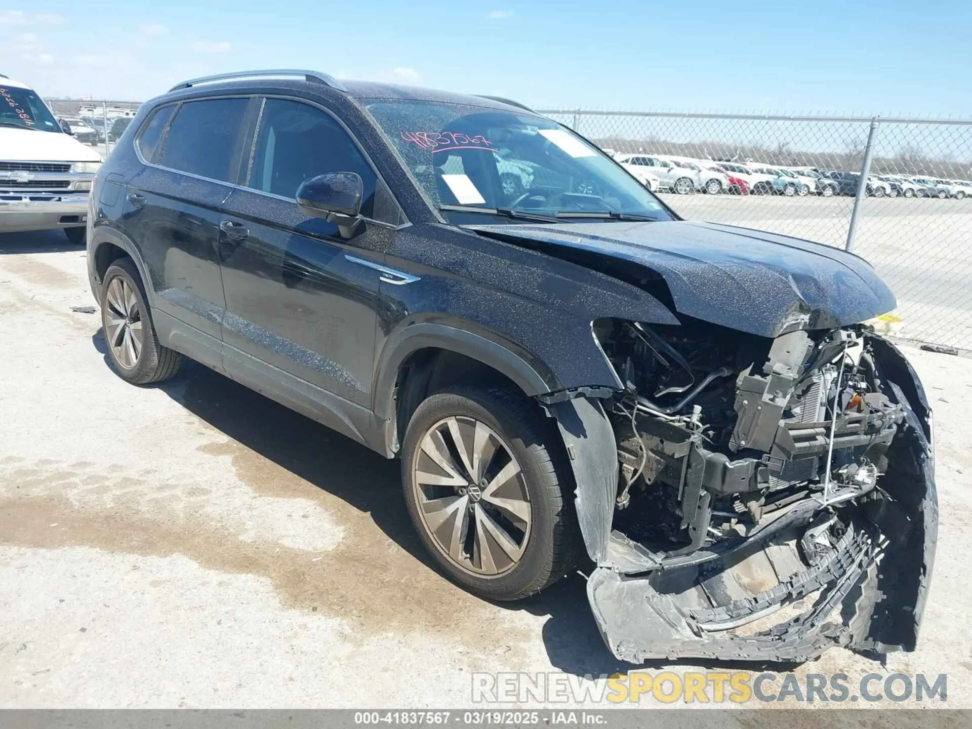 1 Photograph of a damaged car 3VVRX7B24NM021871 VOLKSWAGEN TAOS 2022