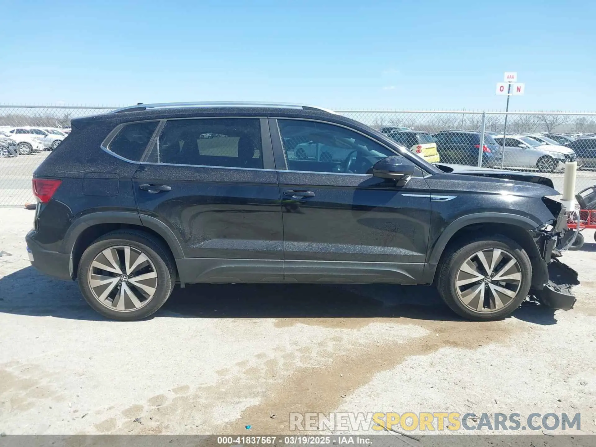 13 Photograph of a damaged car 3VVRX7B24NM021871 VOLKSWAGEN TAOS 2022