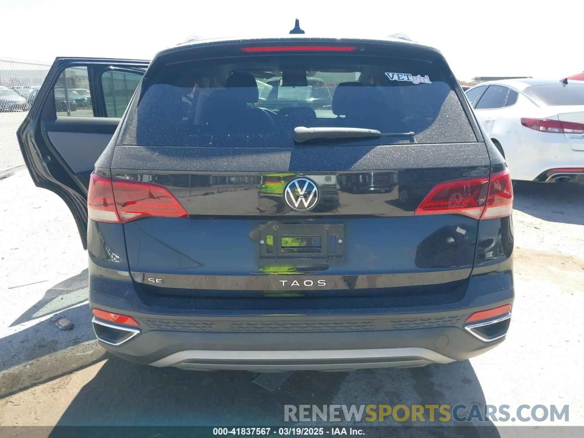 16 Photograph of a damaged car 3VVRX7B24NM021871 VOLKSWAGEN TAOS 2022