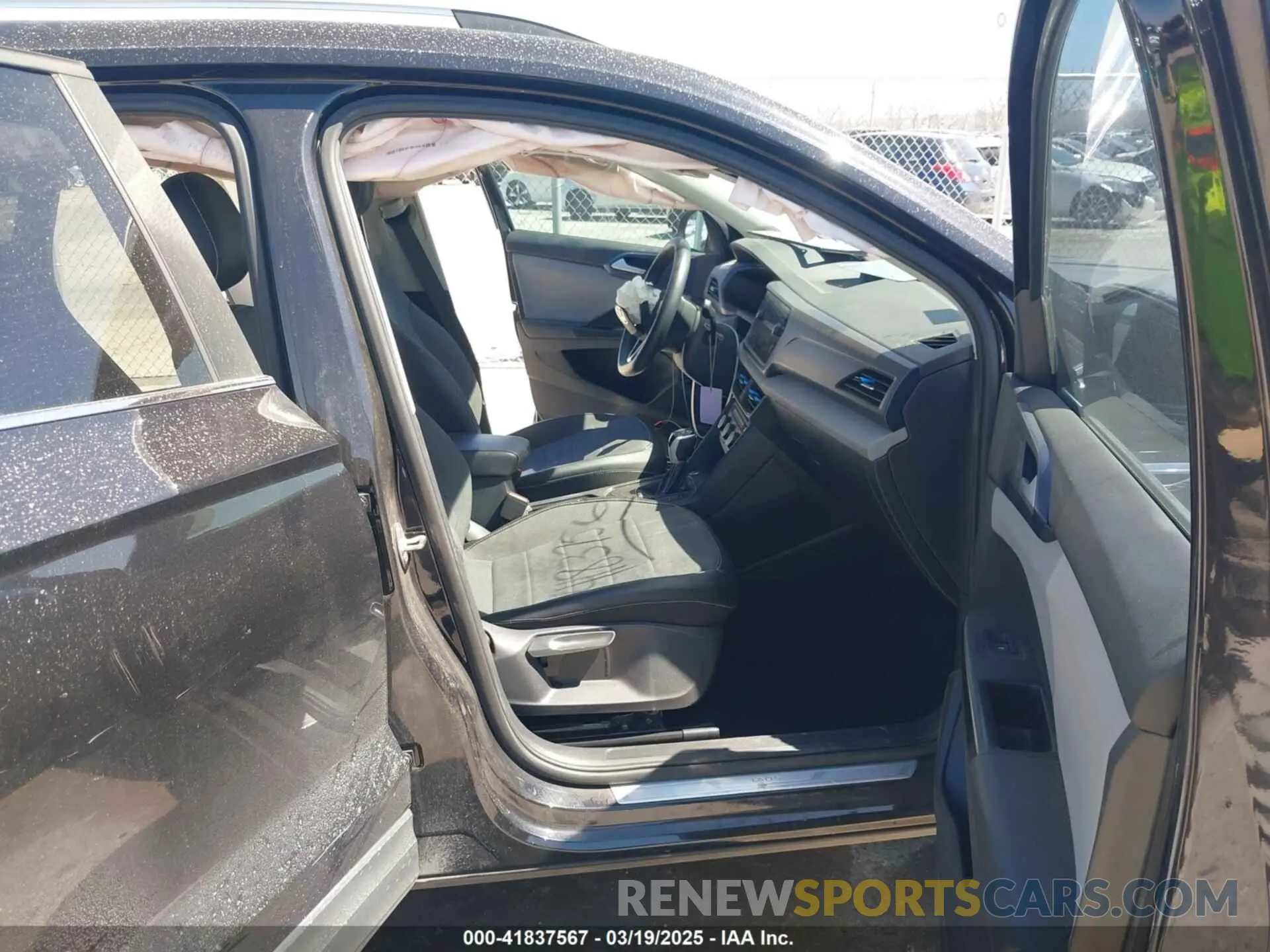 5 Photograph of a damaged car 3VVRX7B24NM021871 VOLKSWAGEN TAOS 2022