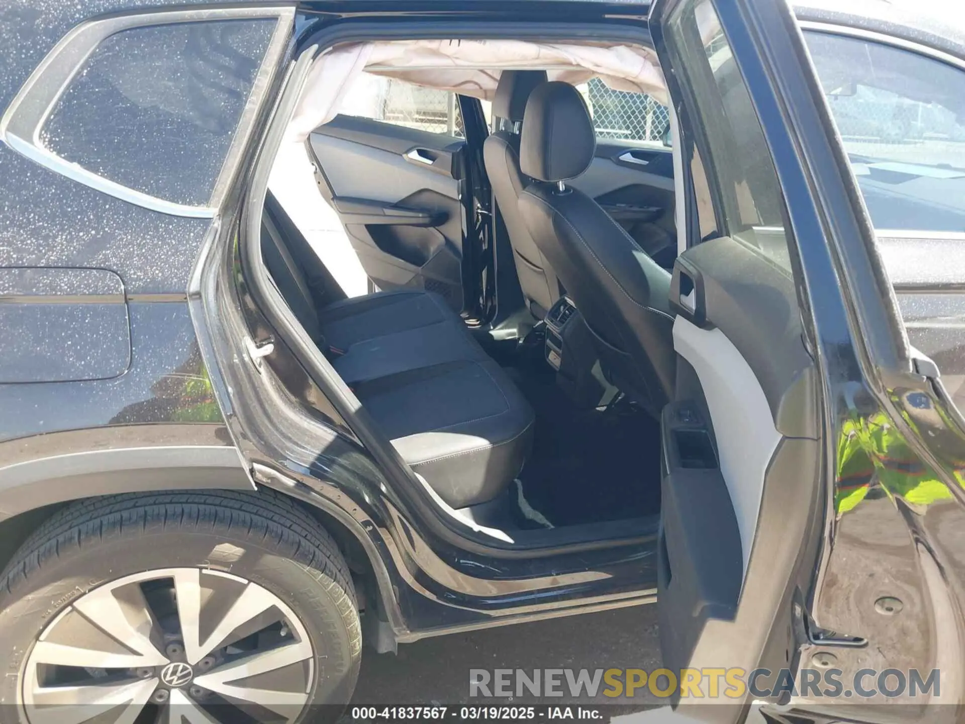 8 Photograph of a damaged car 3VVRX7B24NM021871 VOLKSWAGEN TAOS 2022