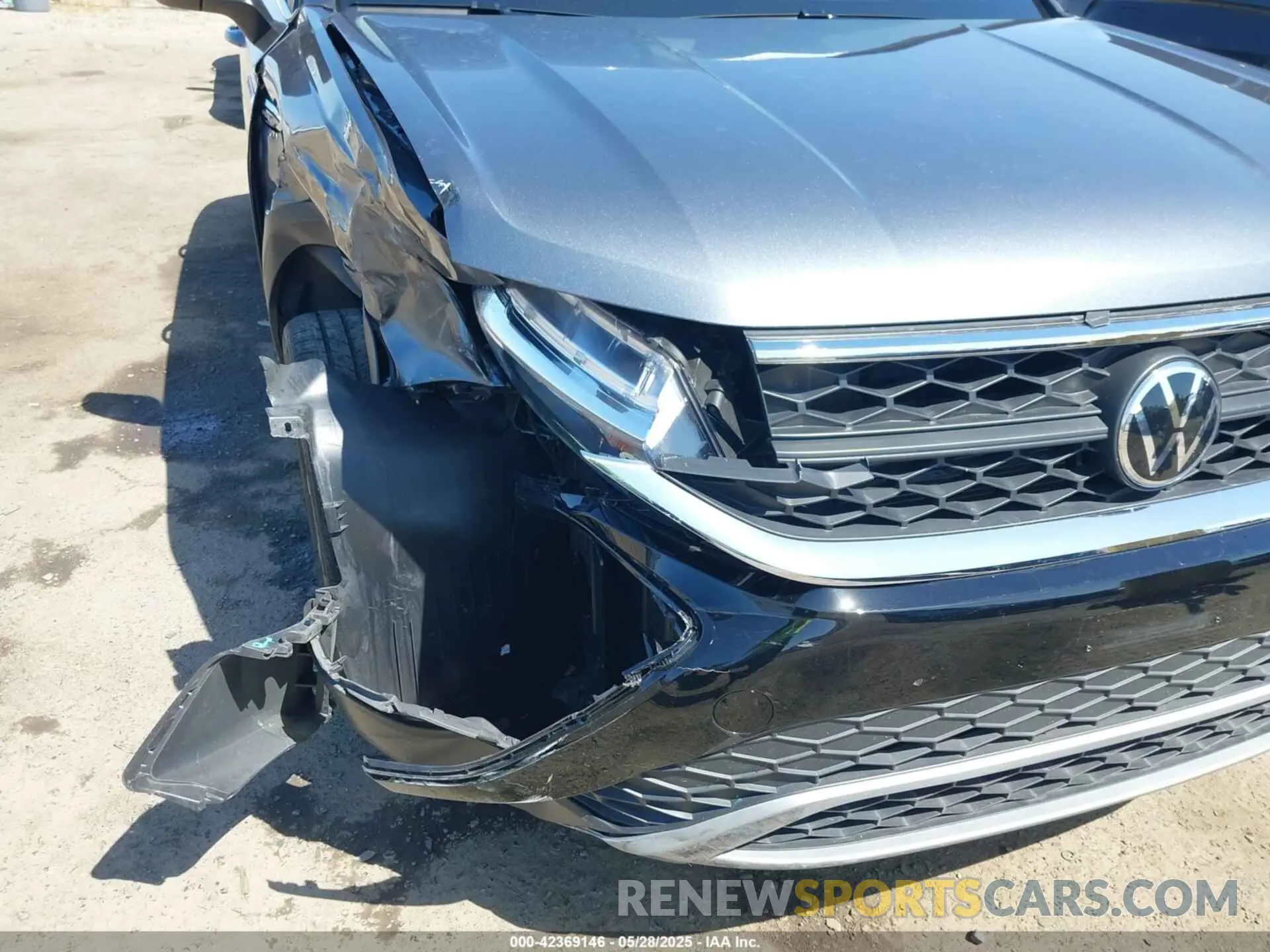 18 Photograph of a damaged car 3VVRX7B26NM021757 VOLKSWAGEN TAOS 2022