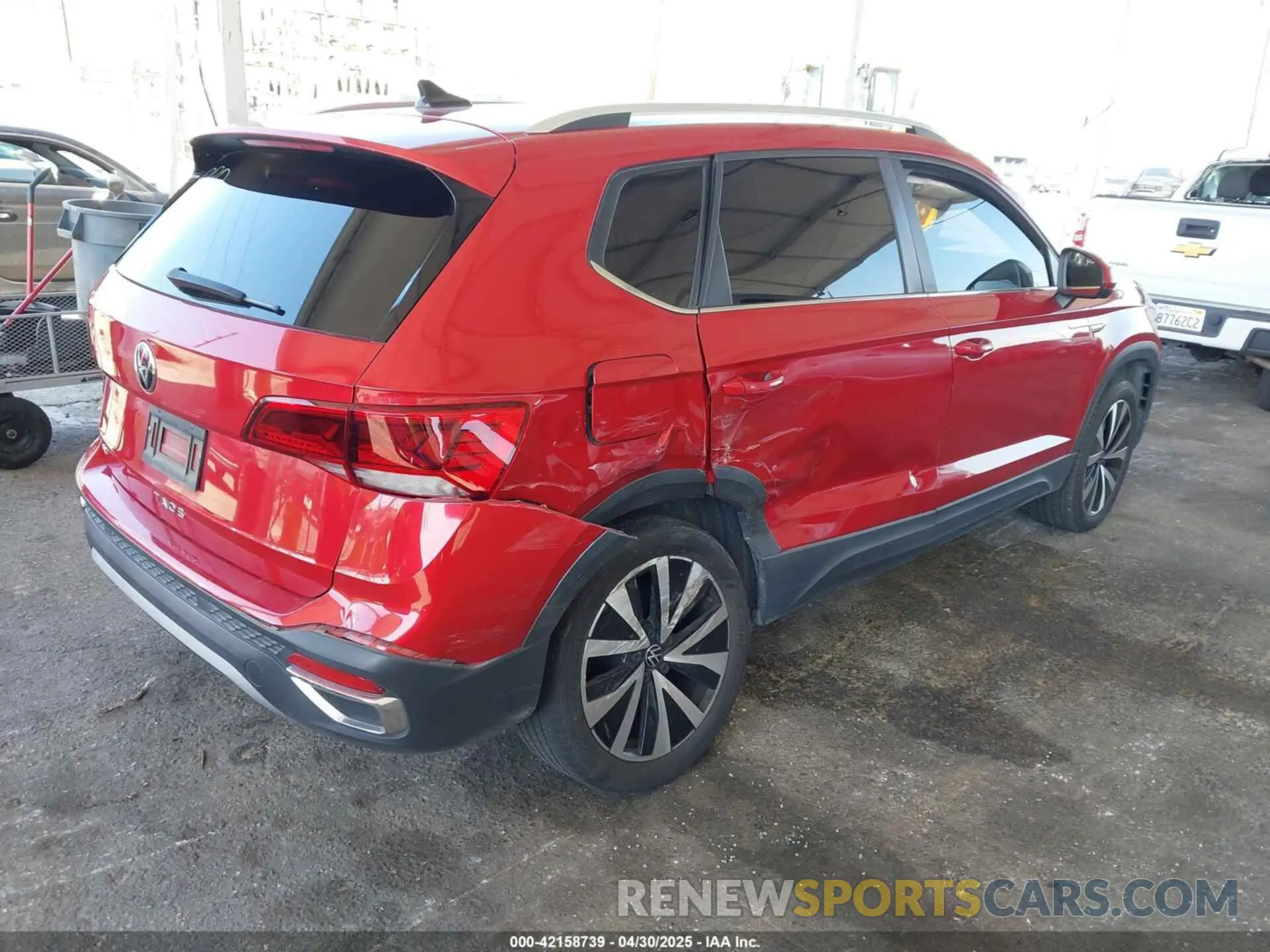 4 Photograph of a damaged car 3VVRX7B27NM091672 VOLKSWAGEN TAOS 2022