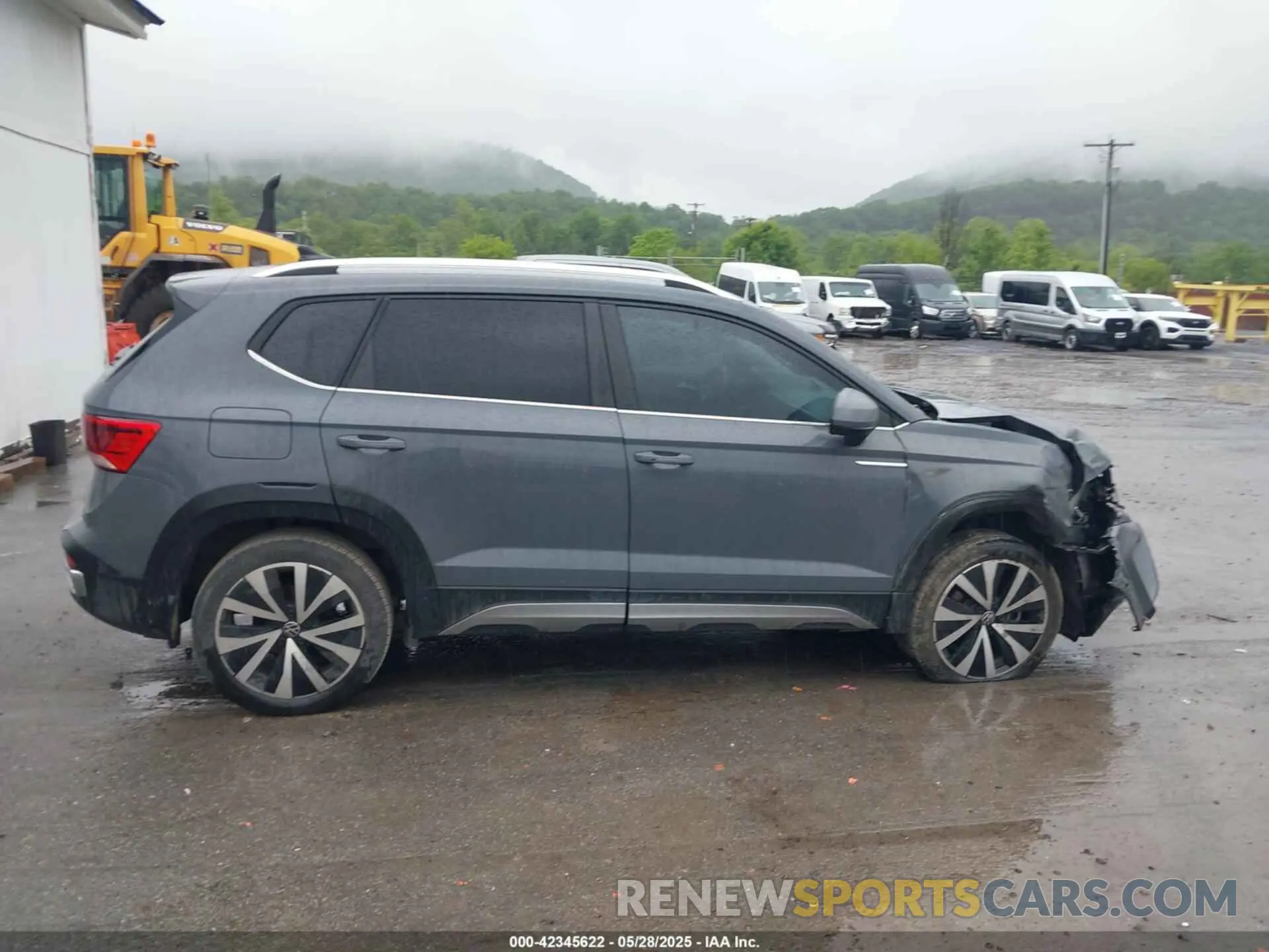 13 Photograph of a damaged car 3VVRX7B28NM013577 VOLKSWAGEN TAOS 2022