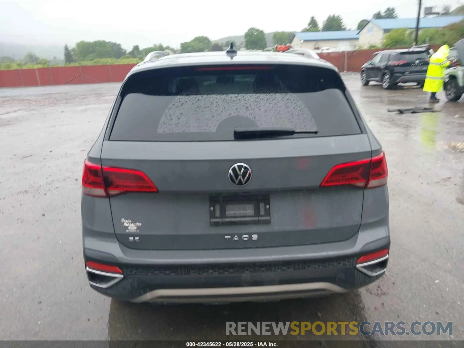 16 Photograph of a damaged car 3VVRX7B28NM013577 VOLKSWAGEN TAOS 2022