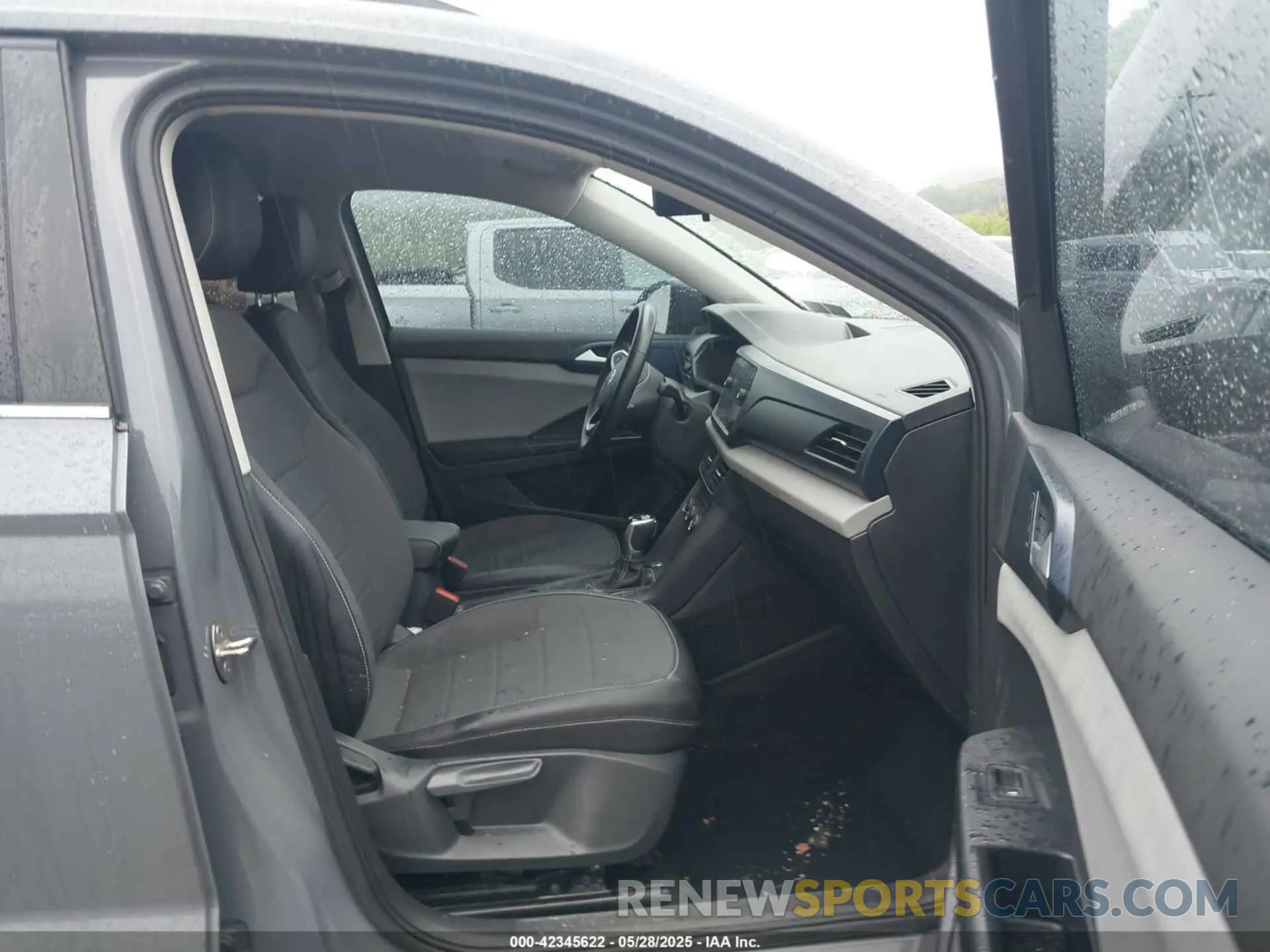 5 Photograph of a damaged car 3VVRX7B28NM013577 VOLKSWAGEN TAOS 2022