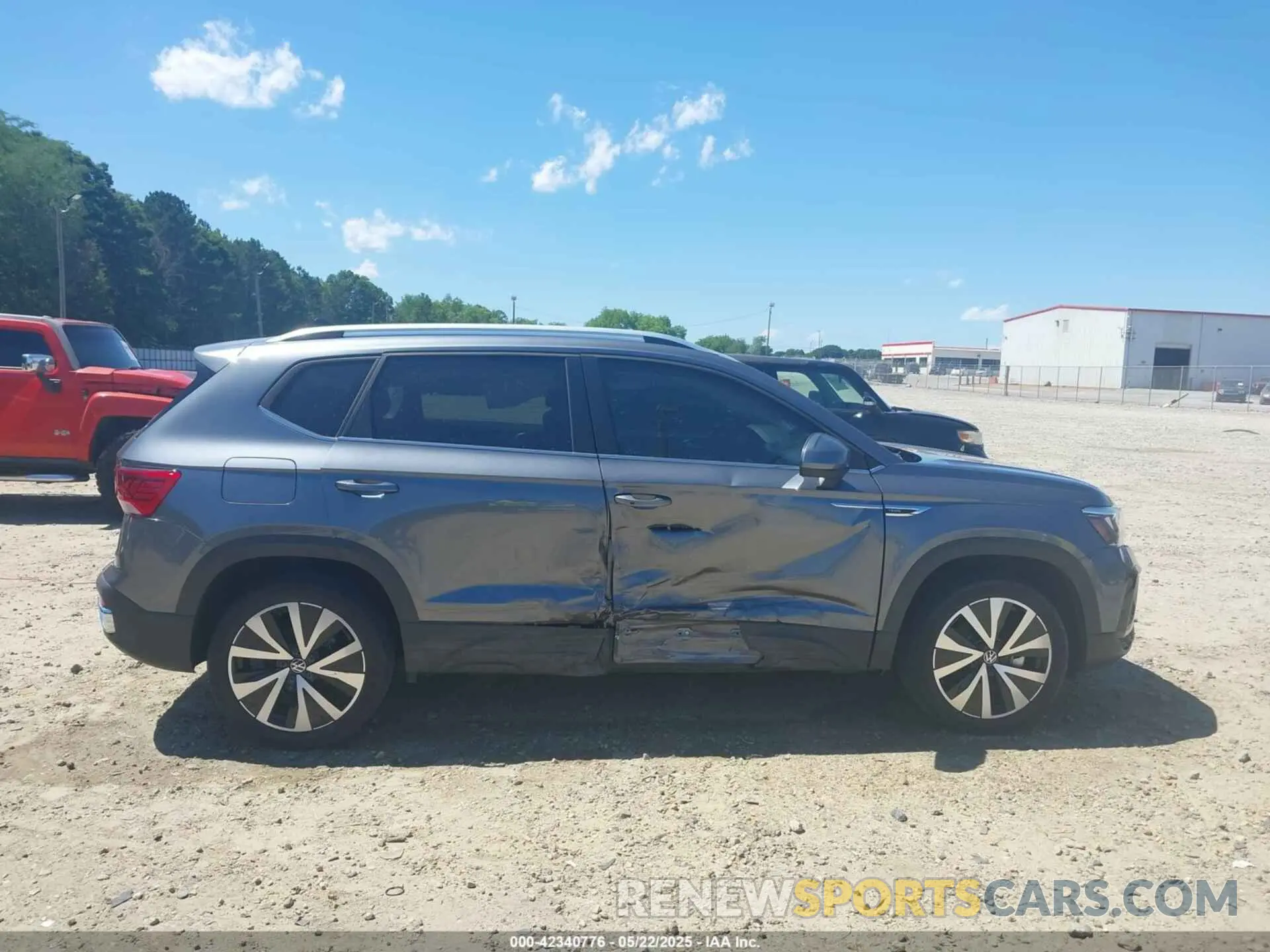 13 Photograph of a damaged car 3VVRX7B28NM030394 VOLKSWAGEN TAOS 2022