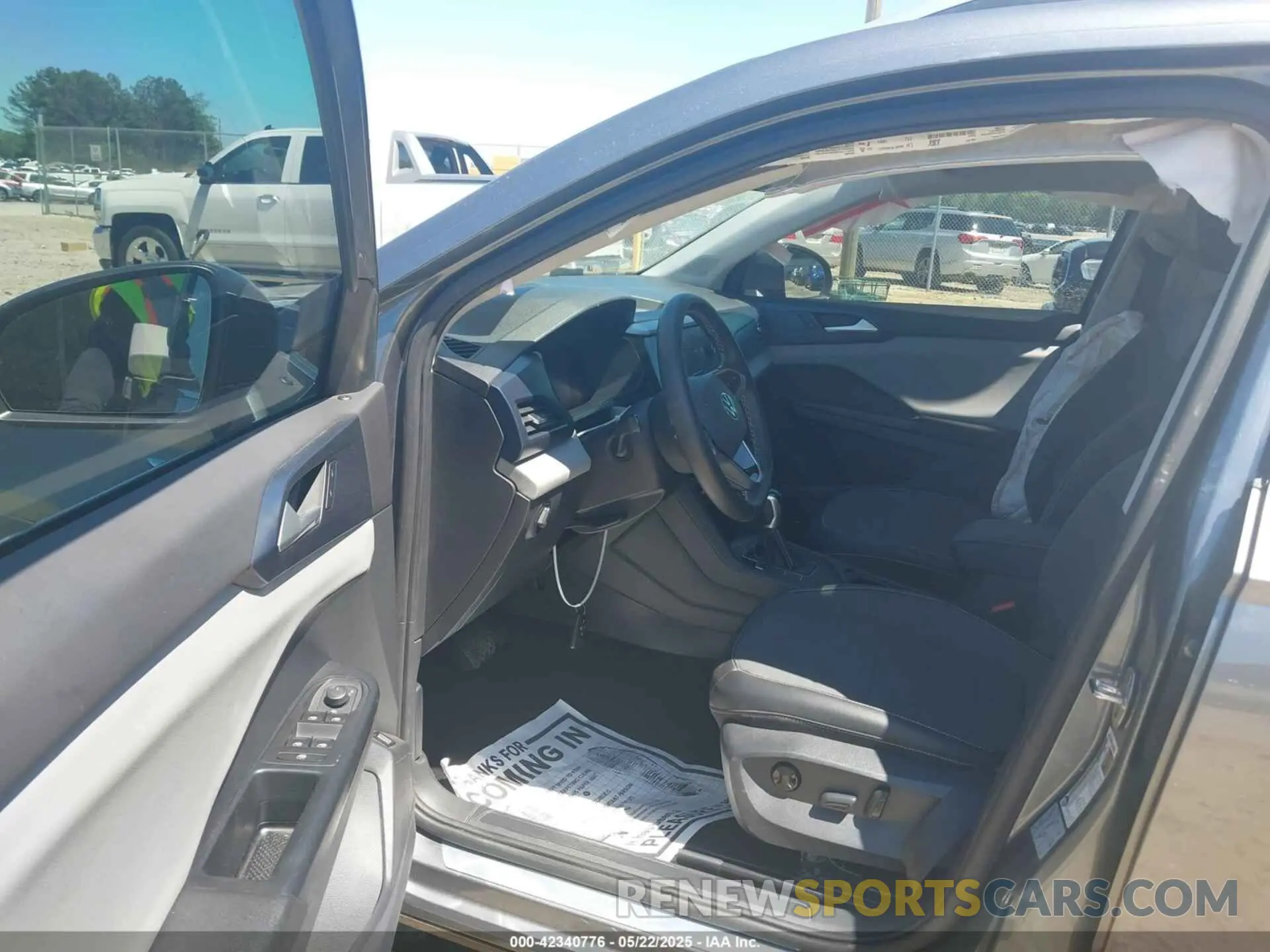 5 Photograph of a damaged car 3VVRX7B28NM030394 VOLKSWAGEN TAOS 2022
