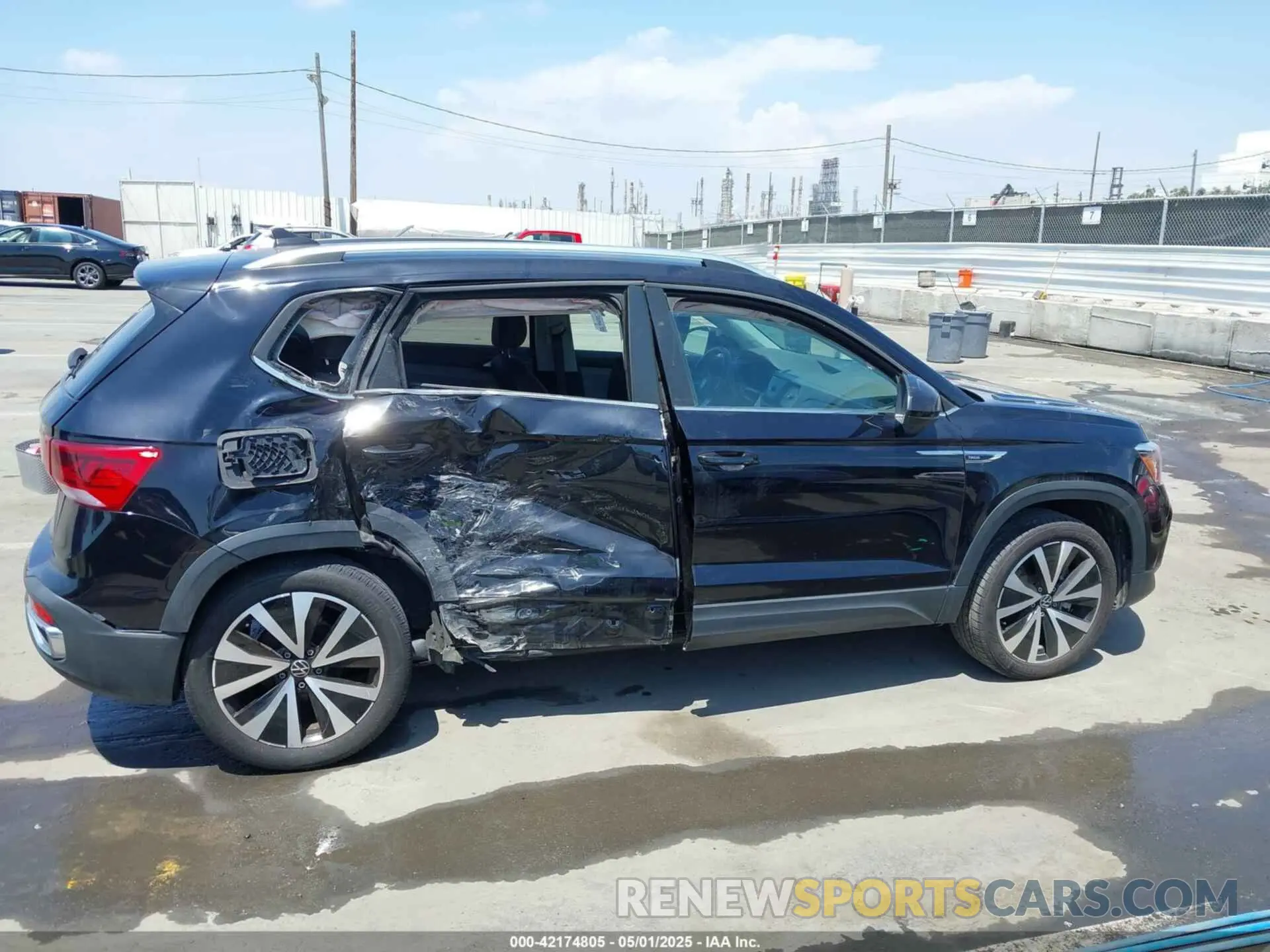 12 Photograph of a damaged car 3VVRX7B2XNM068564 VOLKSWAGEN TAOS 2022