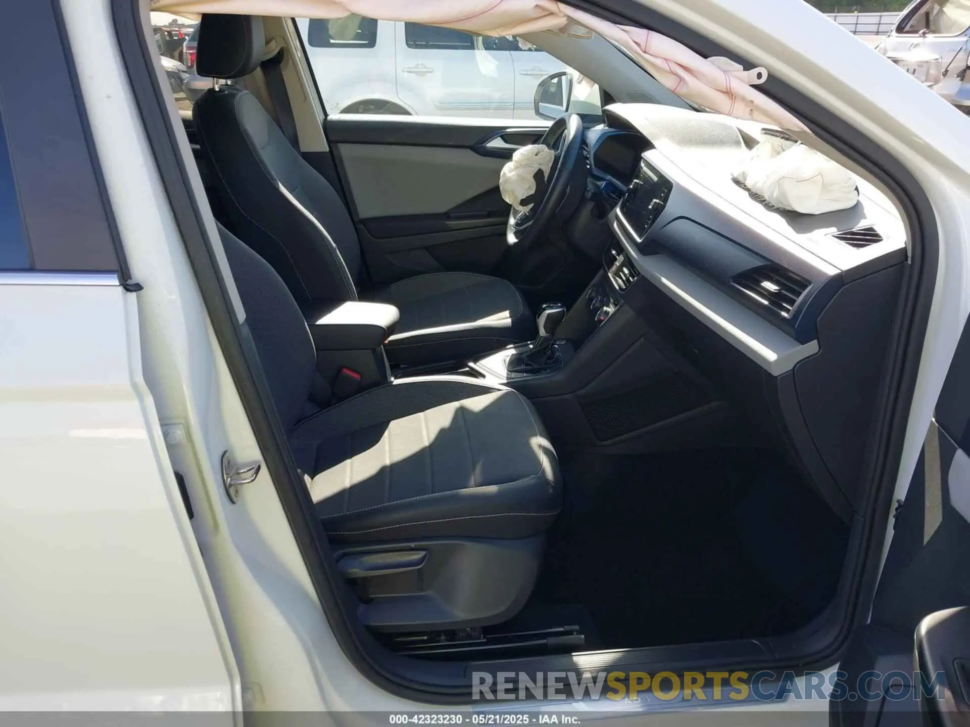 5 Photograph of a damaged car 3VVRX7B2XNM076678 VOLKSWAGEN TAOS 2022
