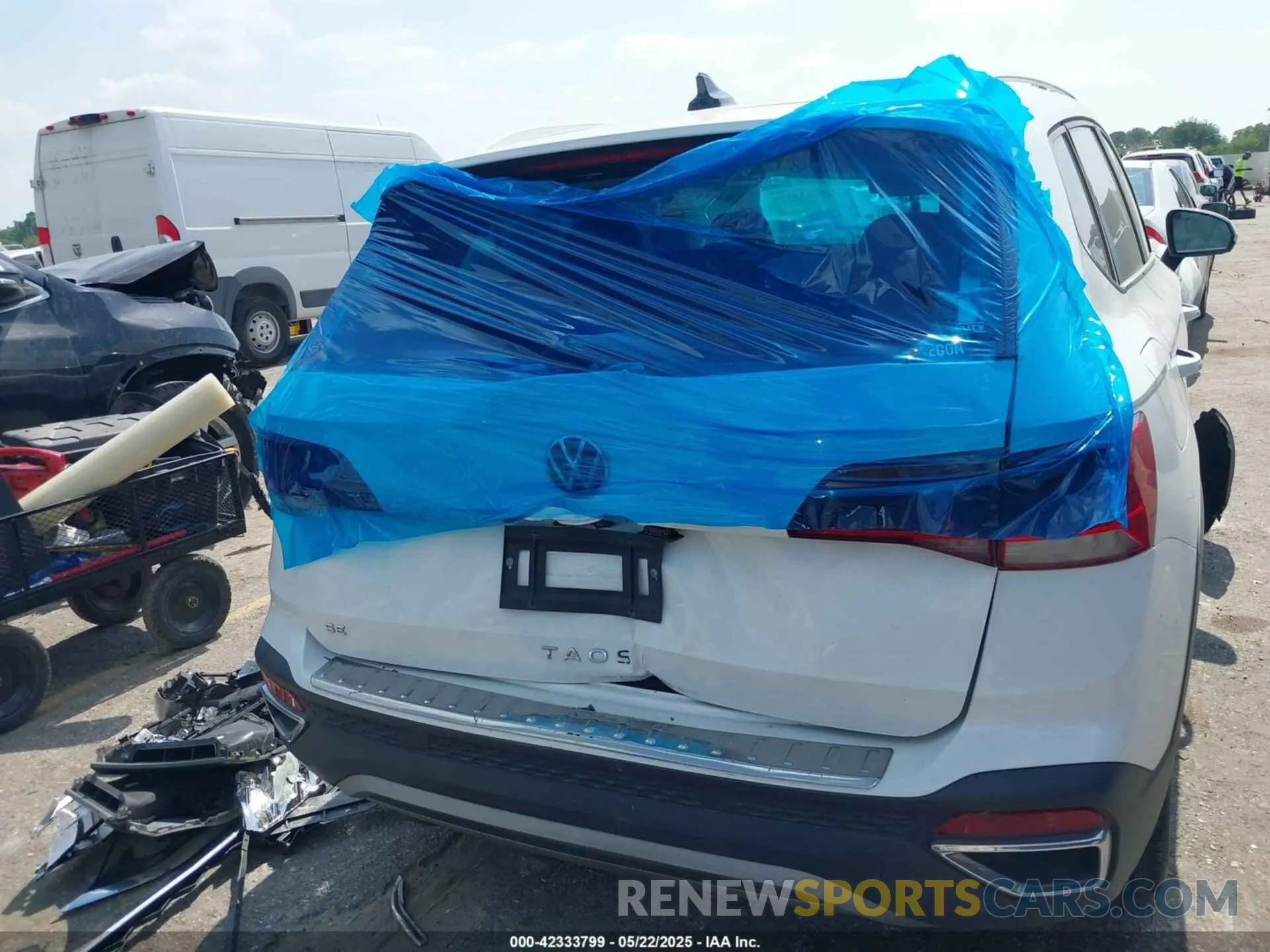 17 Photograph of a damaged car 3VVSX7B23NM014878 VOLKSWAGEN TAOS 2022