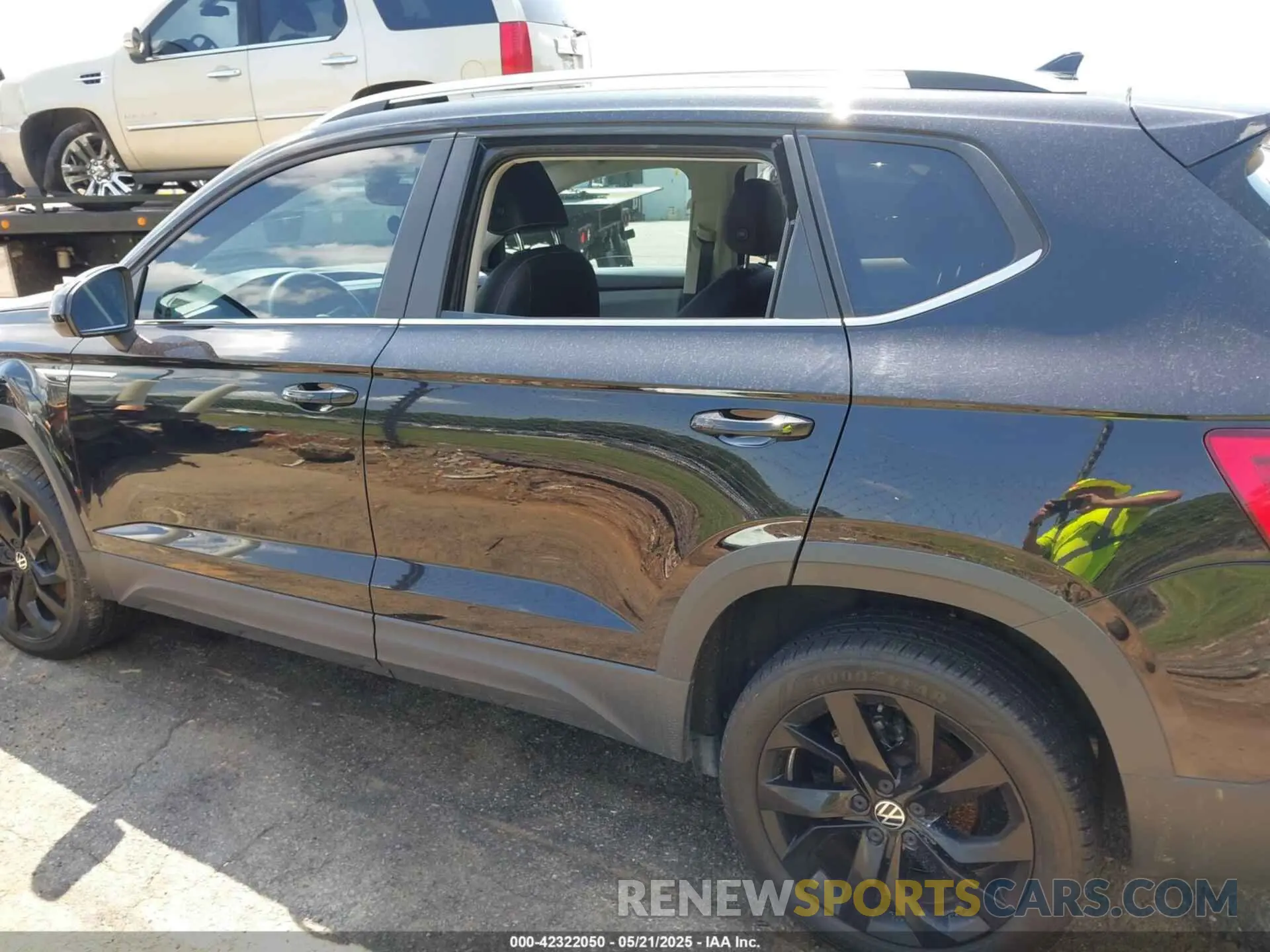 13 Photograph of a damaged car 3VVSX7B24NM094482 VOLKSWAGEN TAOS 2022