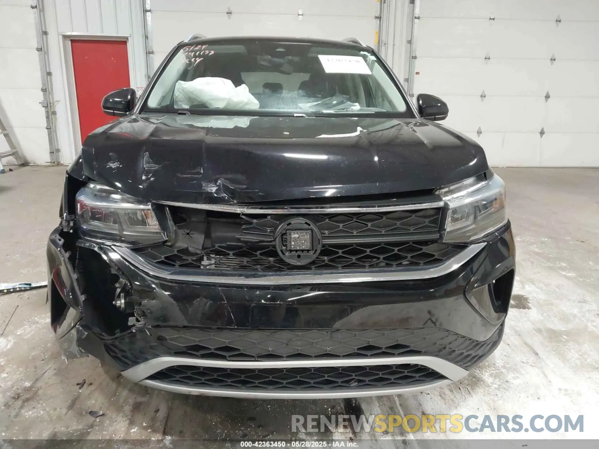 12 Photograph of a damaged car 3VVSX7B24NM095017 VOLKSWAGEN TAOS 2022