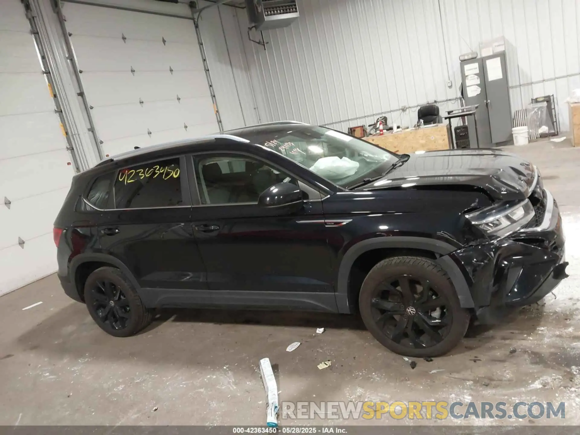 13 Photograph of a damaged car 3VVSX7B24NM095017 VOLKSWAGEN TAOS 2022