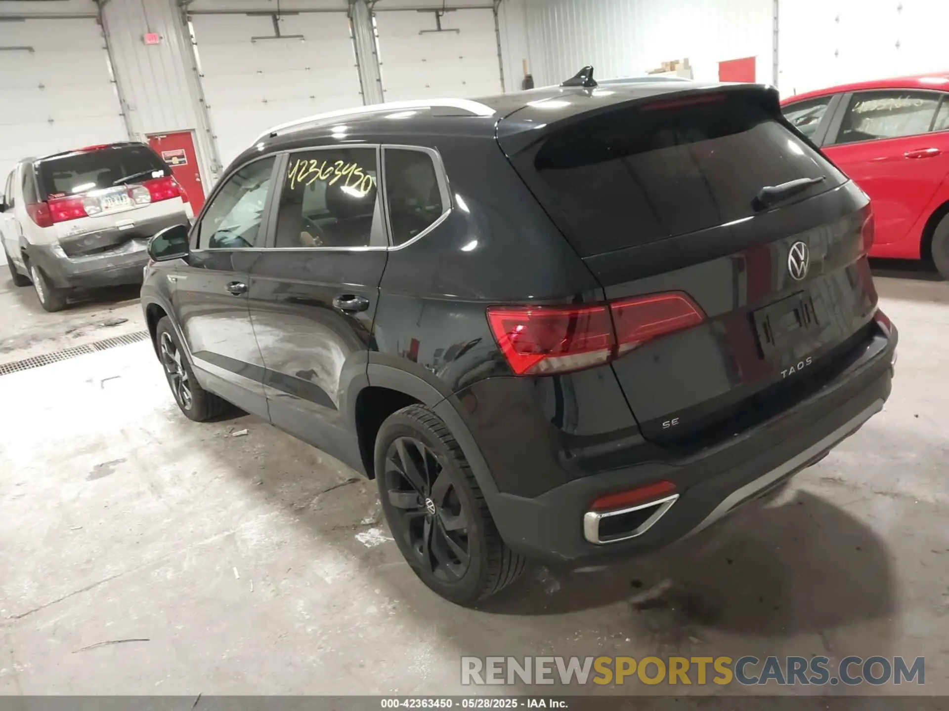 3 Photograph of a damaged car 3VVSX7B24NM095017 VOLKSWAGEN TAOS 2022