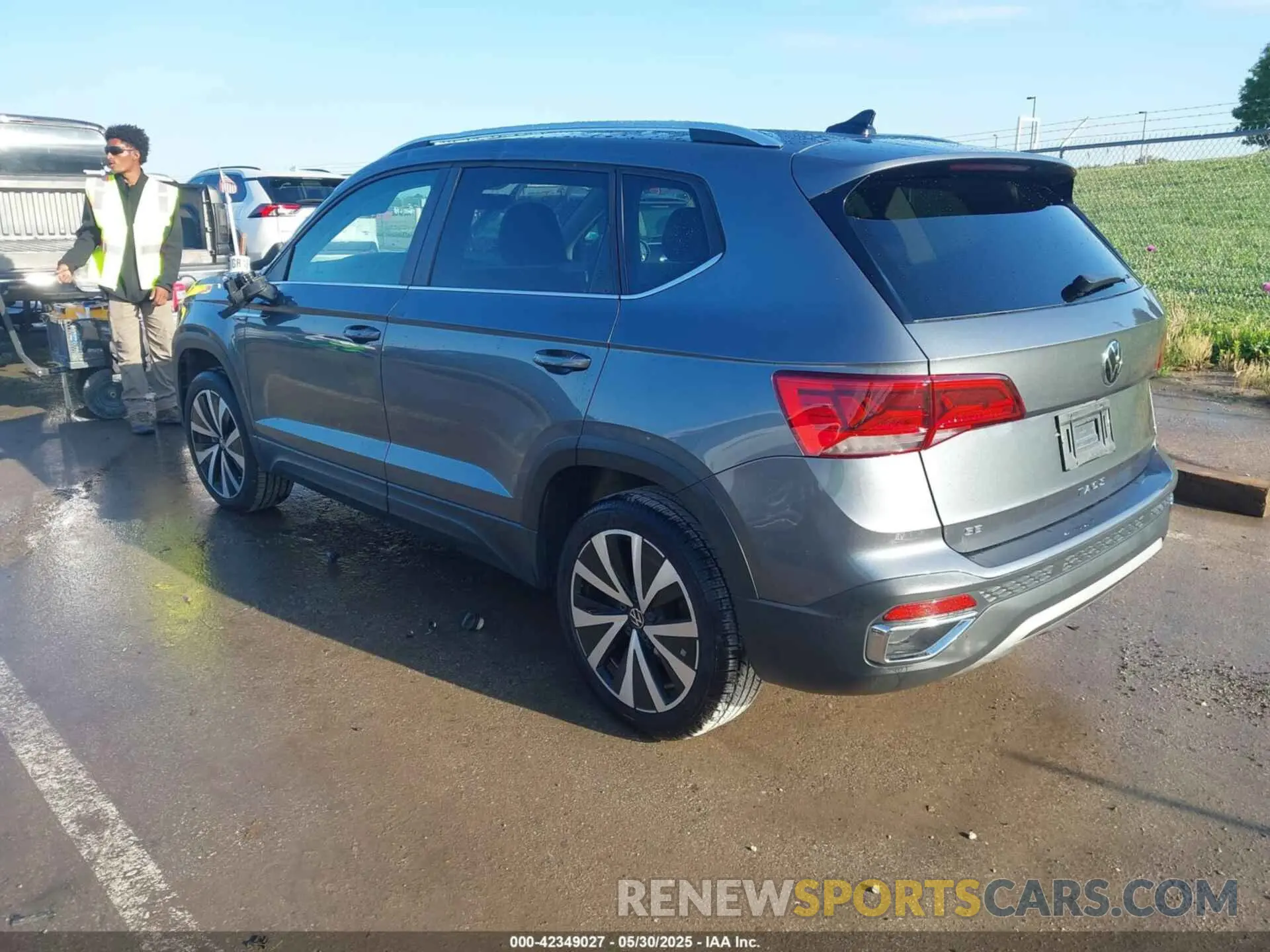 3 Photograph of a damaged car 3VVSX7B29NM072252 VOLKSWAGEN TAOS 2022