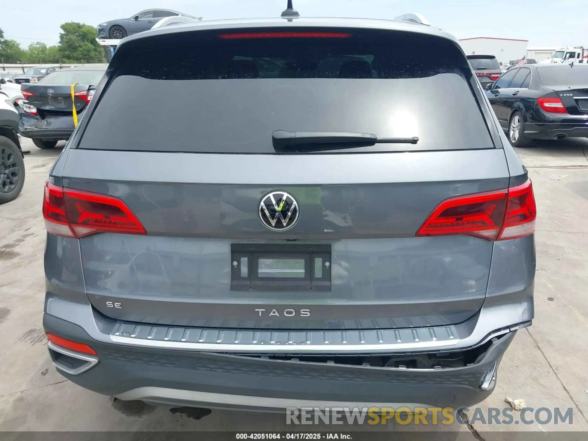 17 Photograph of a damaged car 3VVSX7B2XNM062037 VOLKSWAGEN TAOS 2022