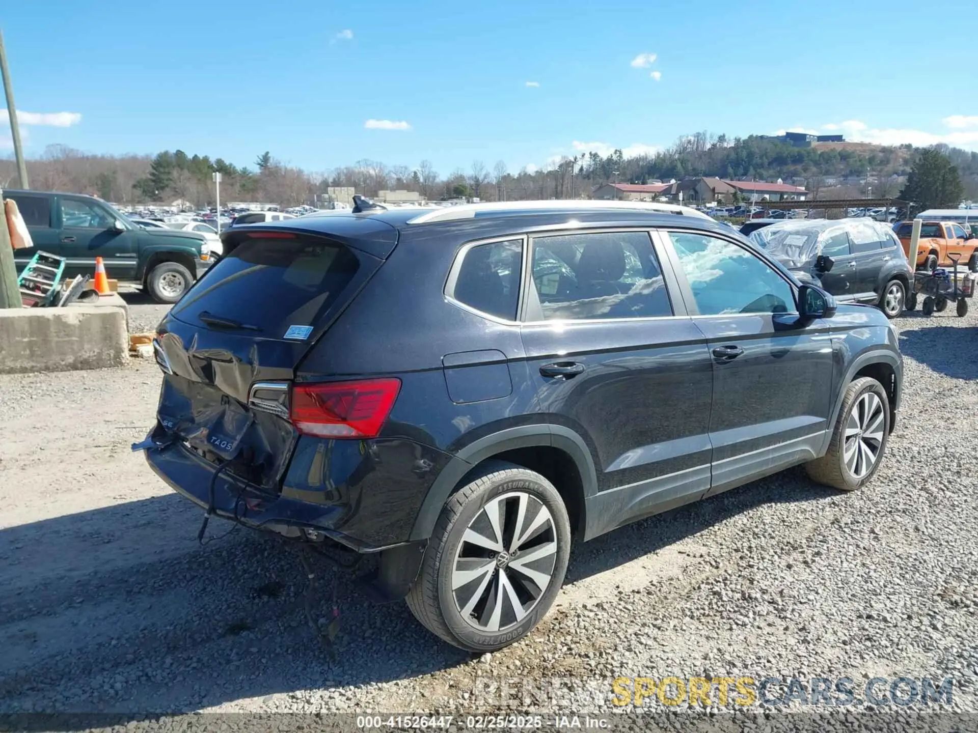 4 Photograph of a damaged car 3VVTX7B21NM012051 VOLKSWAGEN TAOS 2022