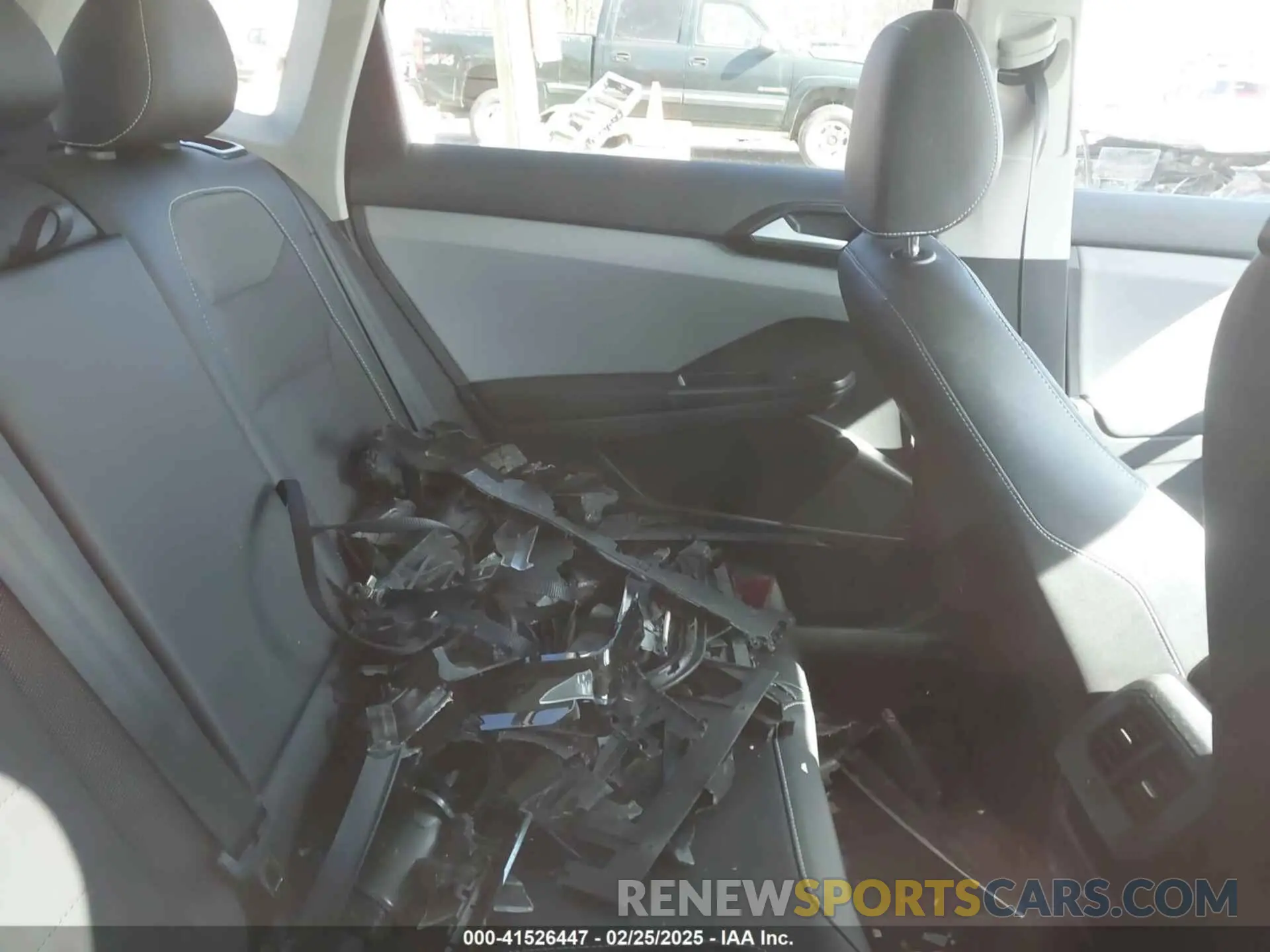 8 Photograph of a damaged car 3VVTX7B21NM012051 VOLKSWAGEN TAOS 2022