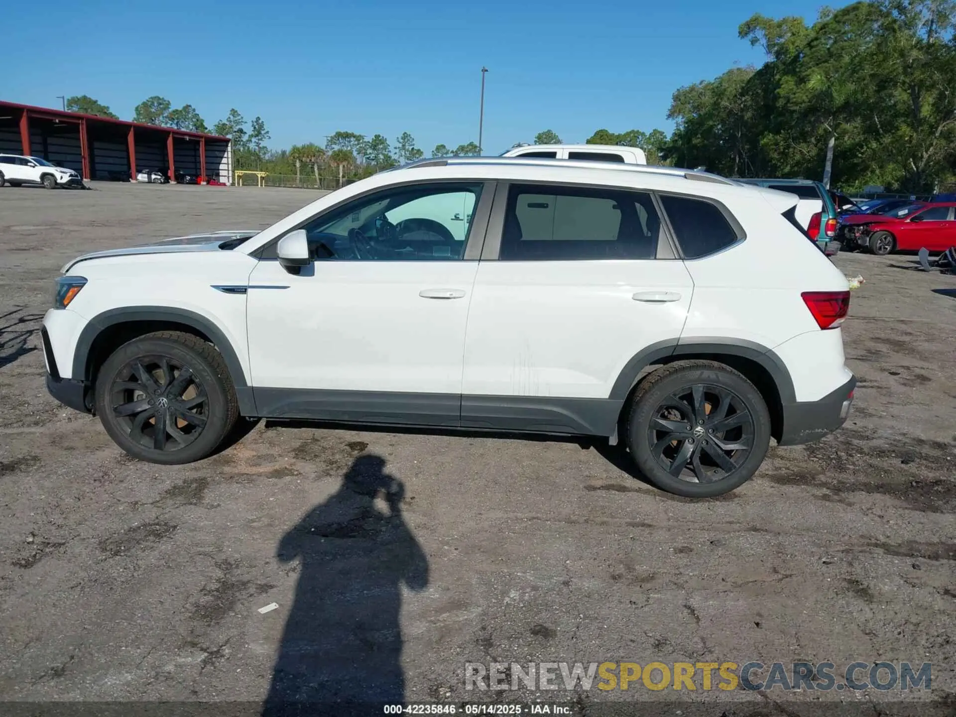 14 Photograph of a damaged car 3VVTX7B23NM007790 VOLKSWAGEN TAOS 2022